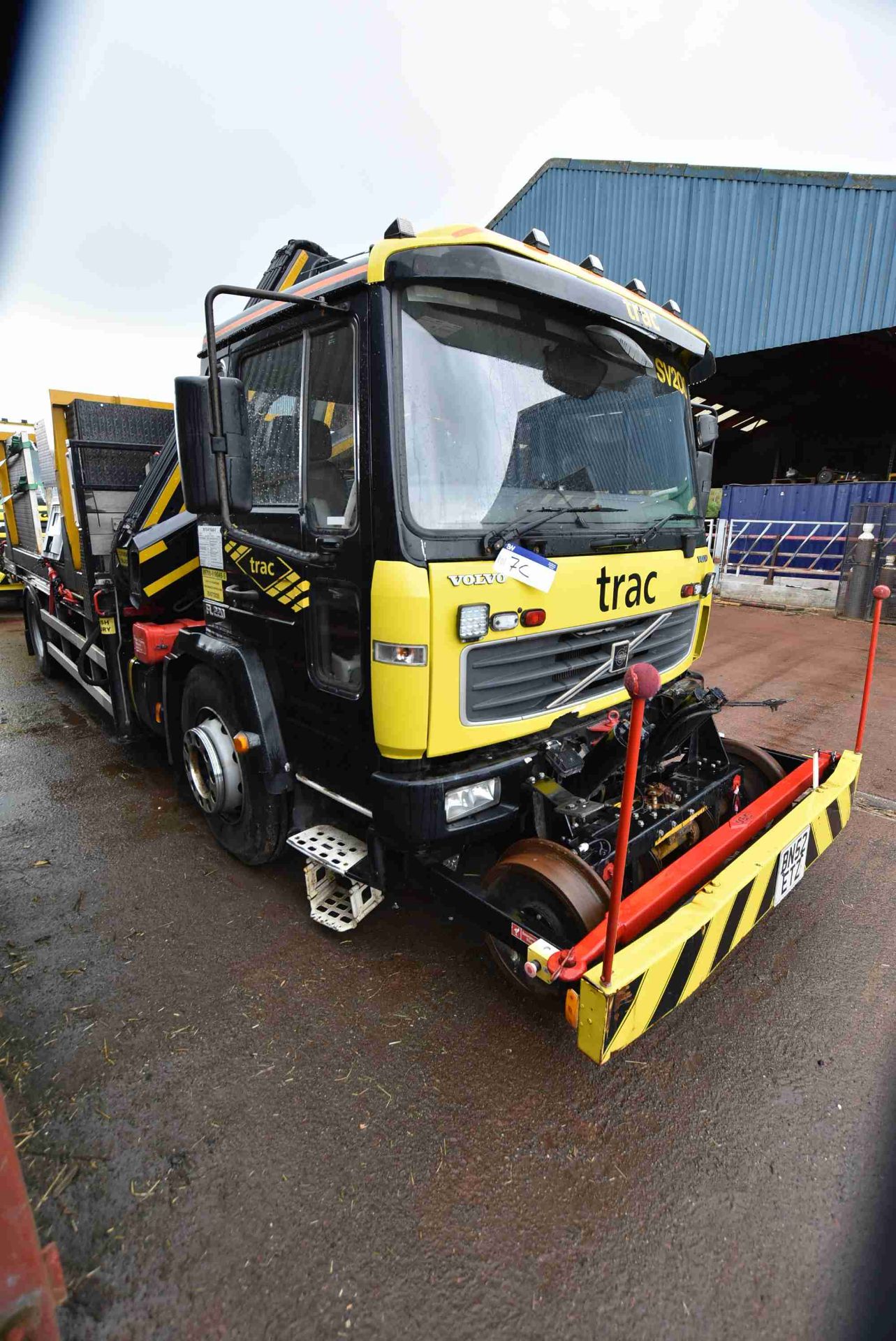 Volvo FL220 ROAD RAIL 4x2 FLAT TRUCK FITTED CRANE, - Image 5 of 20