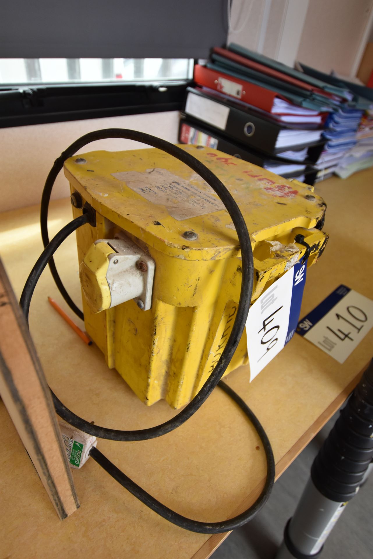 Three Outlet Plastic Cased Low Voltage Transformer