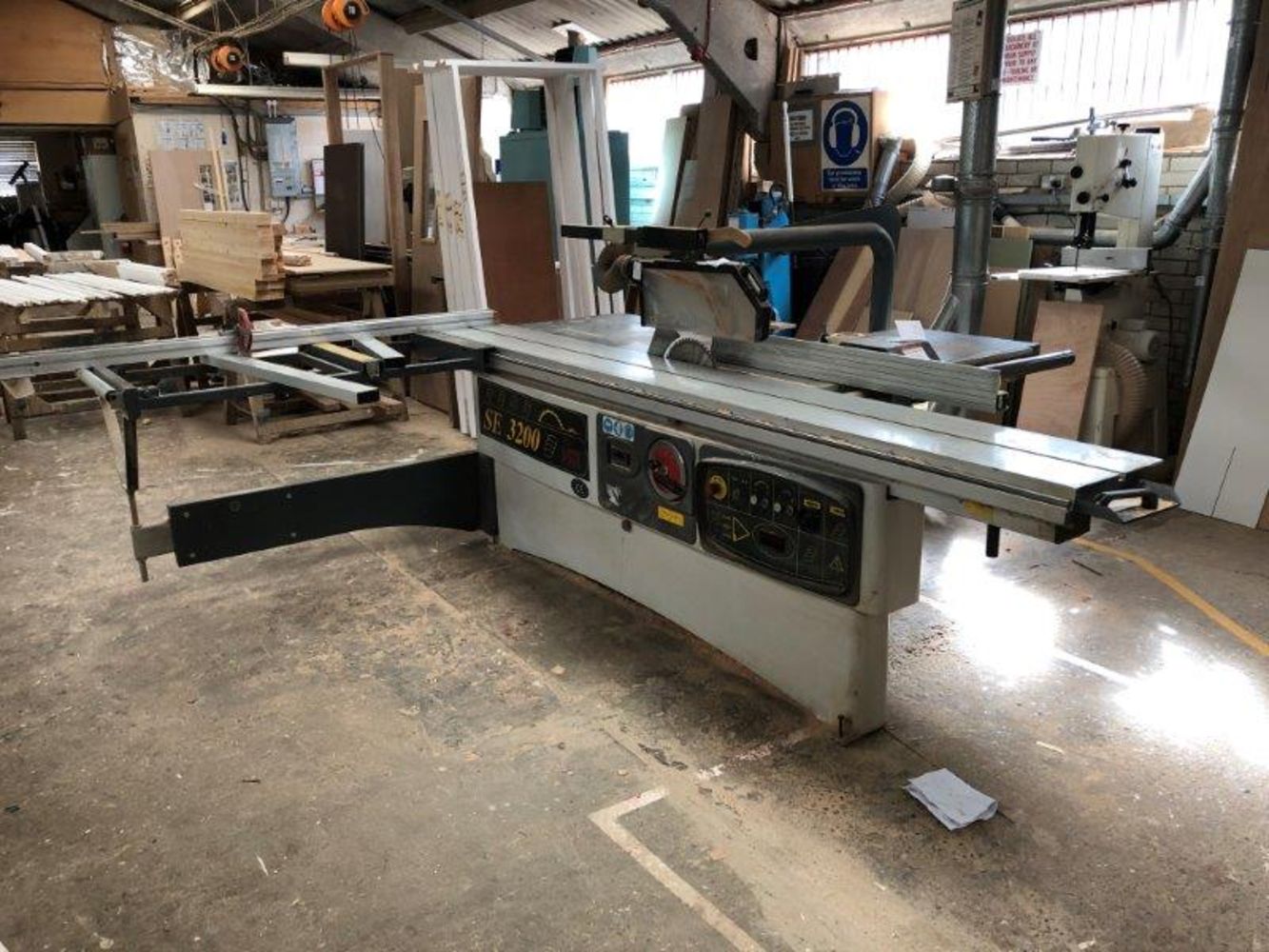 Short Notice Online Auction - Woodworking Machinery, Builders Tools & Equip., Residual Stocks, Office Furniture & Equip. and Vehicles (600 lots)