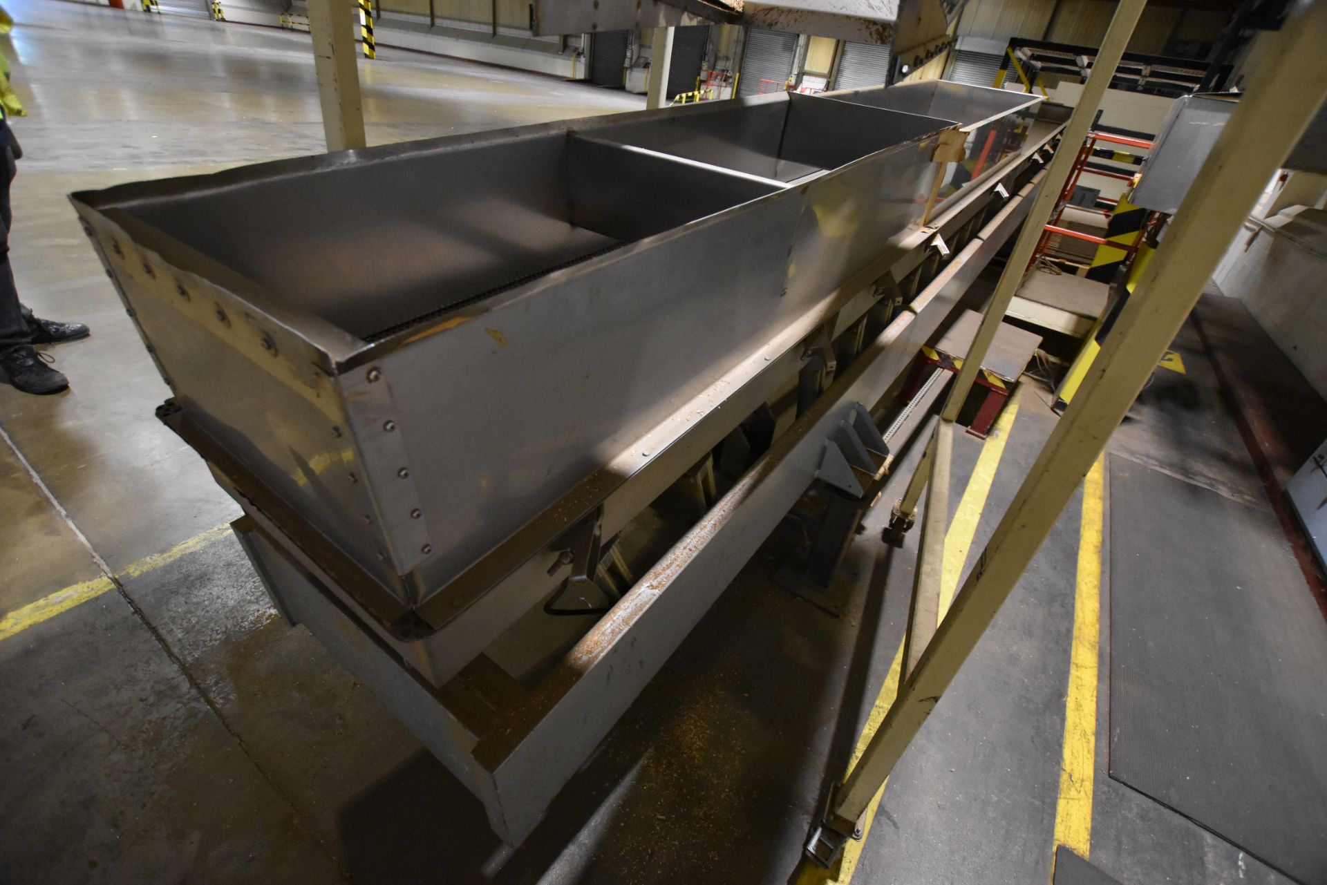 Key MVEST STAINLESS STEEL VIBRATORY SCREEN/ FEEDER - Image 2 of 6