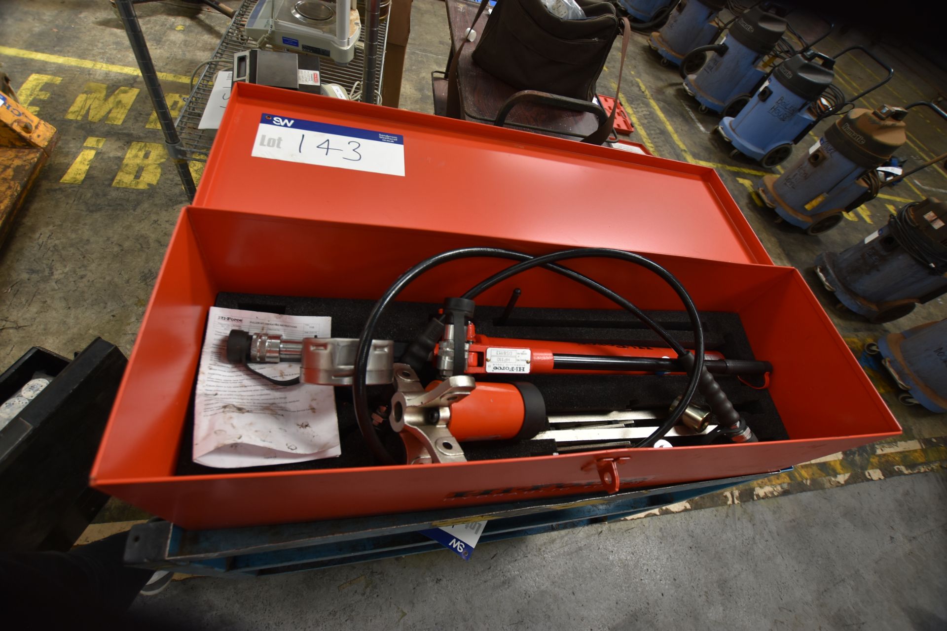 Hi-Force HP110 Hydraulic Puller Kit, in steel case