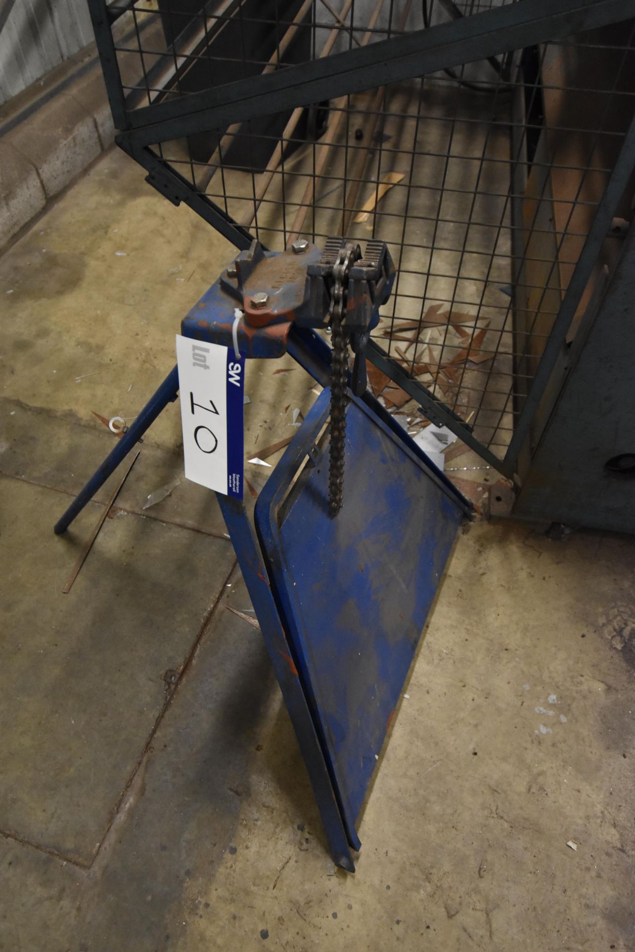 Record 182C Manual Chain Pipe Vice, with stand