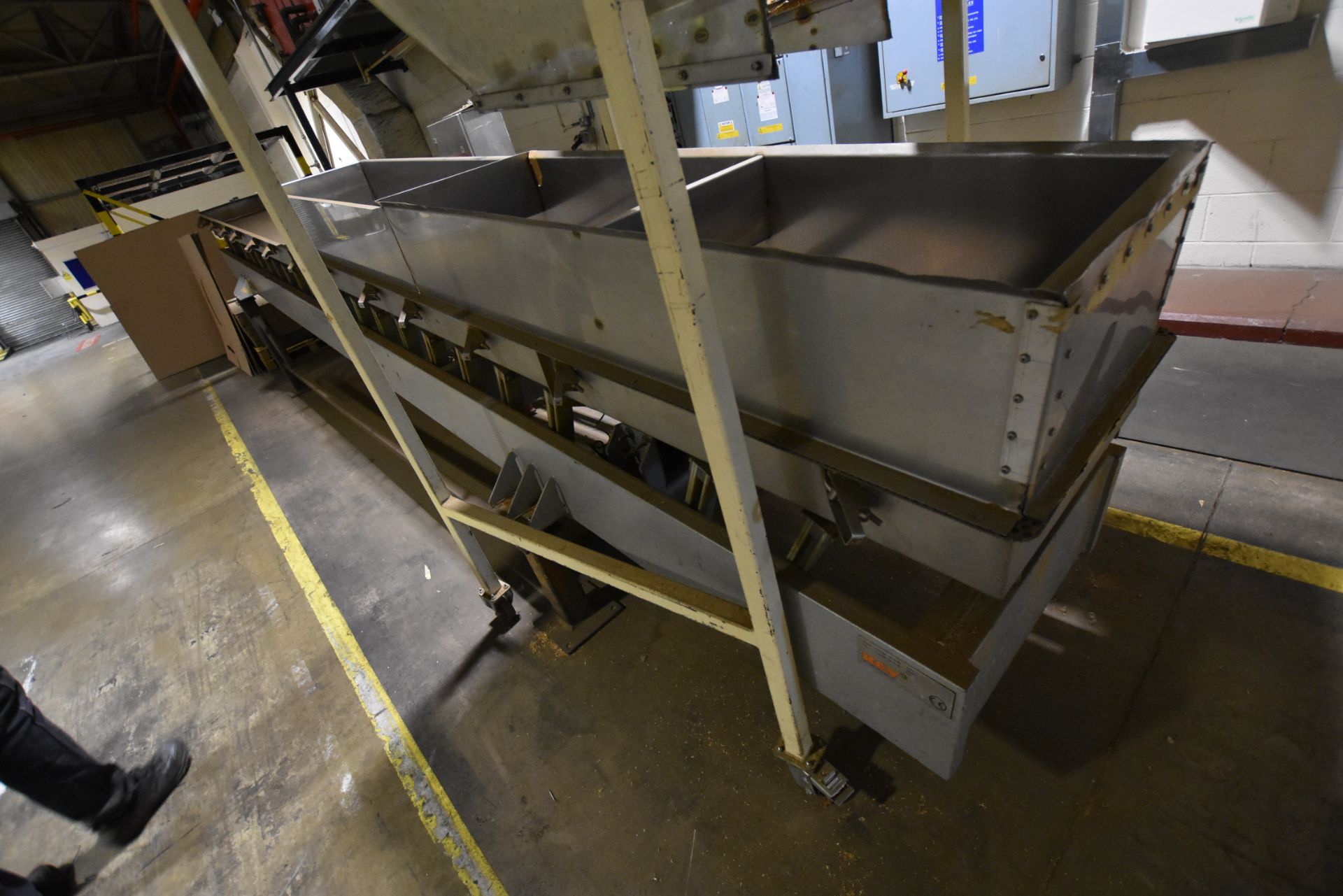 Key MVEST STAINLESS STEEL VIBRATORY SCREEN/ FEEDER - Image 3 of 6