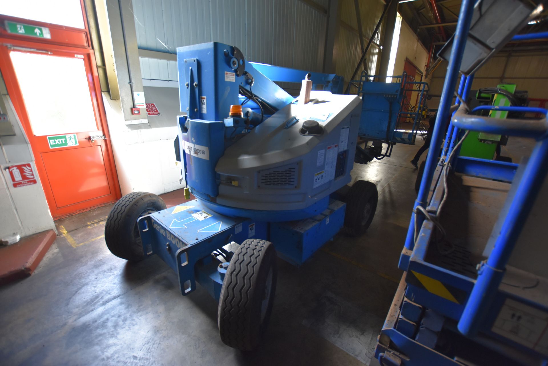 Genie Z-45/22 BI-FUEL SELF PROPELLED CHERRY PICKER - Image 4 of 7