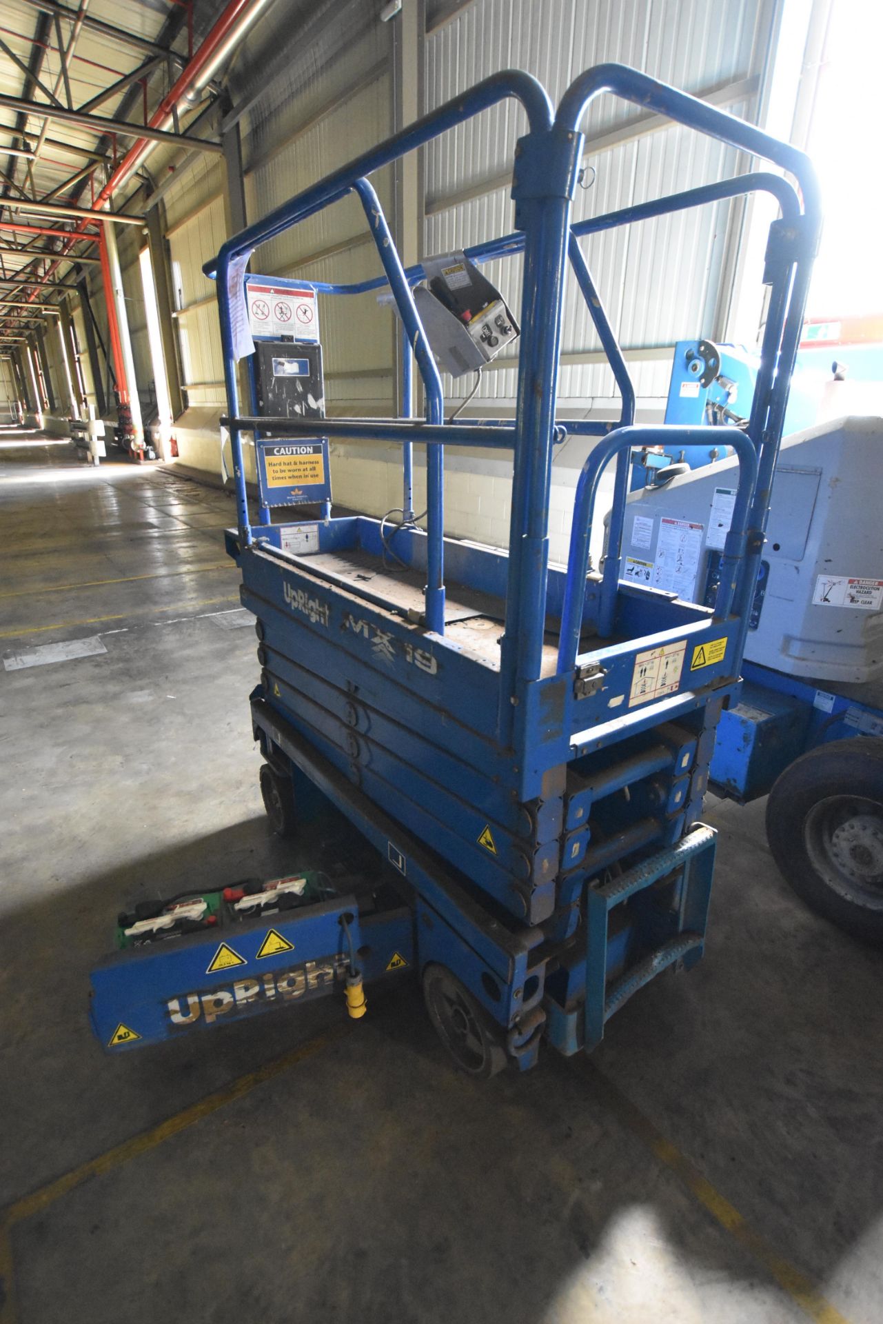 Upright MX19 SELF PROPELLED BATTERY SCISSOR LIFT M - Image 4 of 6