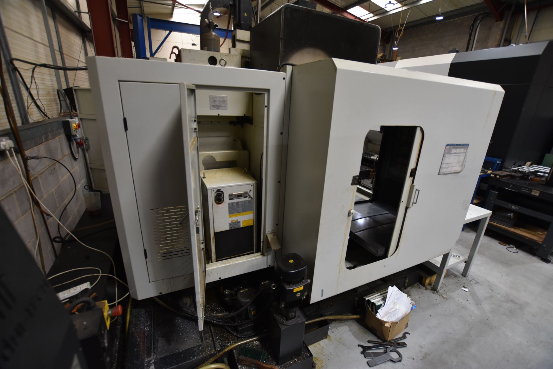 Dah Lih DL-MCV1020BA FOUR AXIS CNC VERTICAL MACHIN - Image 3 of 13