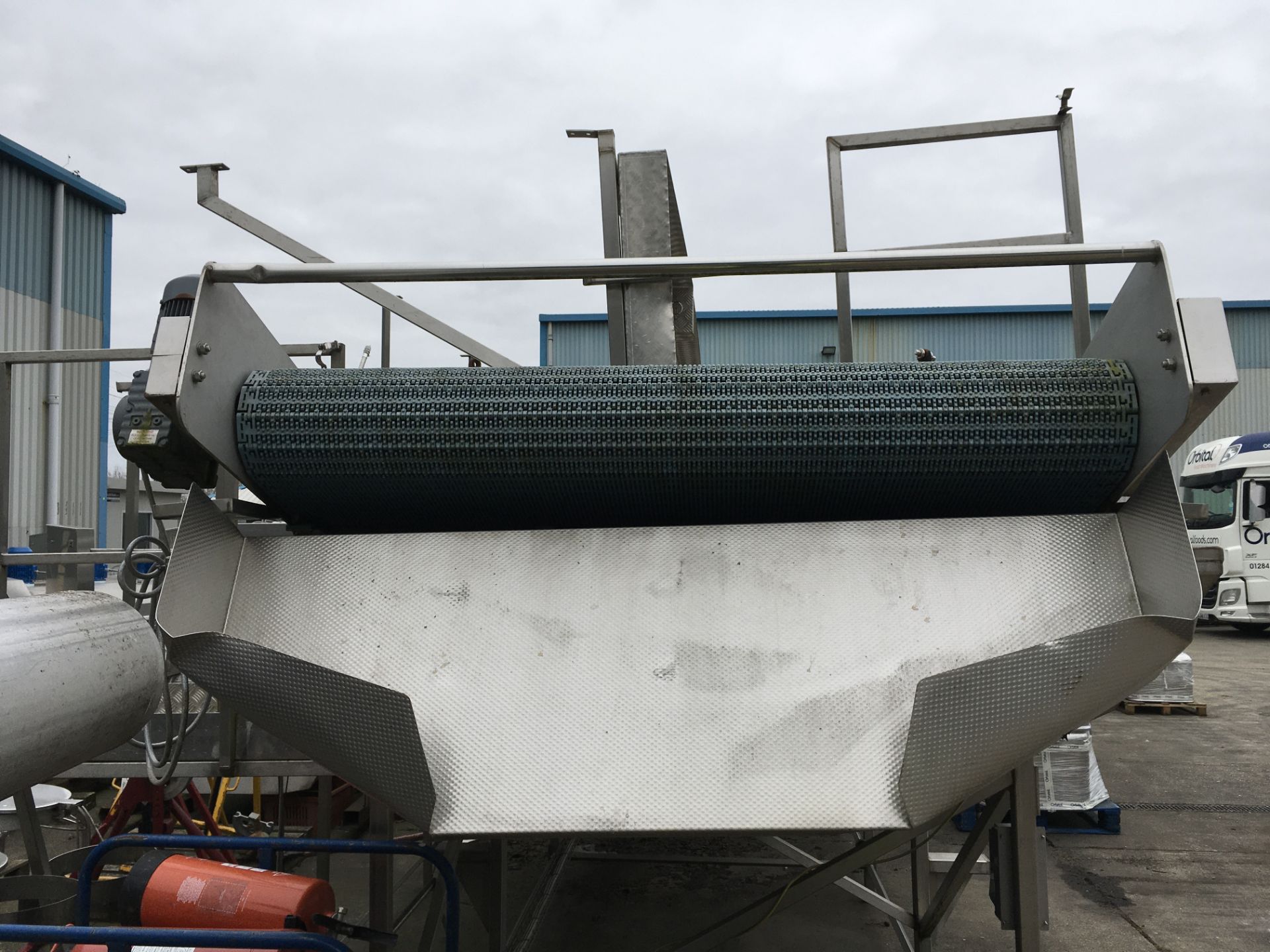 Cooling Conveyor, with gantry, approx. 7300mm long x 1500mm wide on belt x 2200mm high, £300 lift - Image 5 of 6