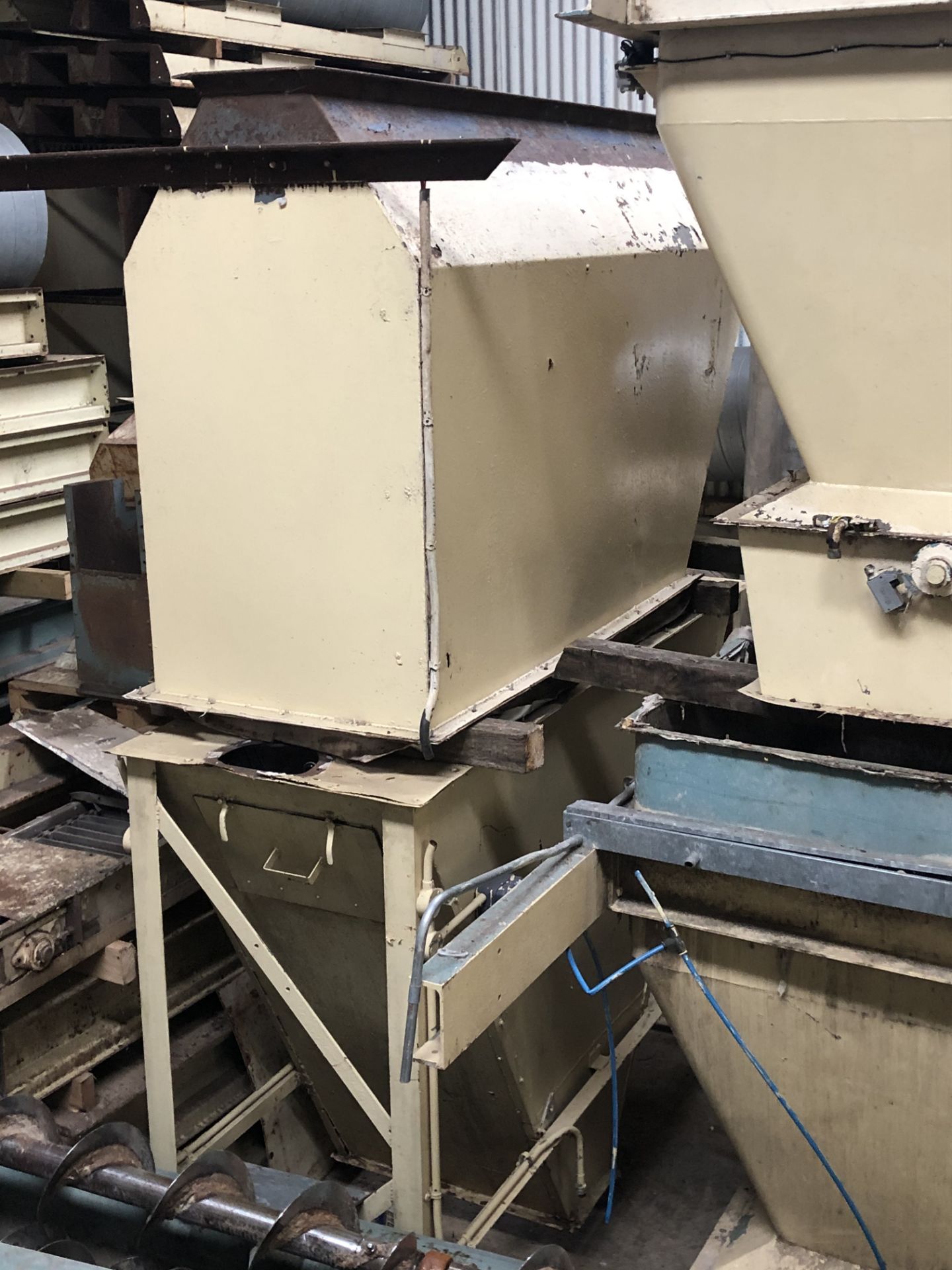 1t Bulk Weigher, with load cells, bomb doors and d - Image 3 of 4