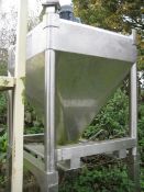 Stainless Steel Tank, with conical base, oulet sea