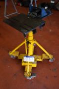 Major 1 tonne SWL Hydraulic Gearbox Lift, serial n