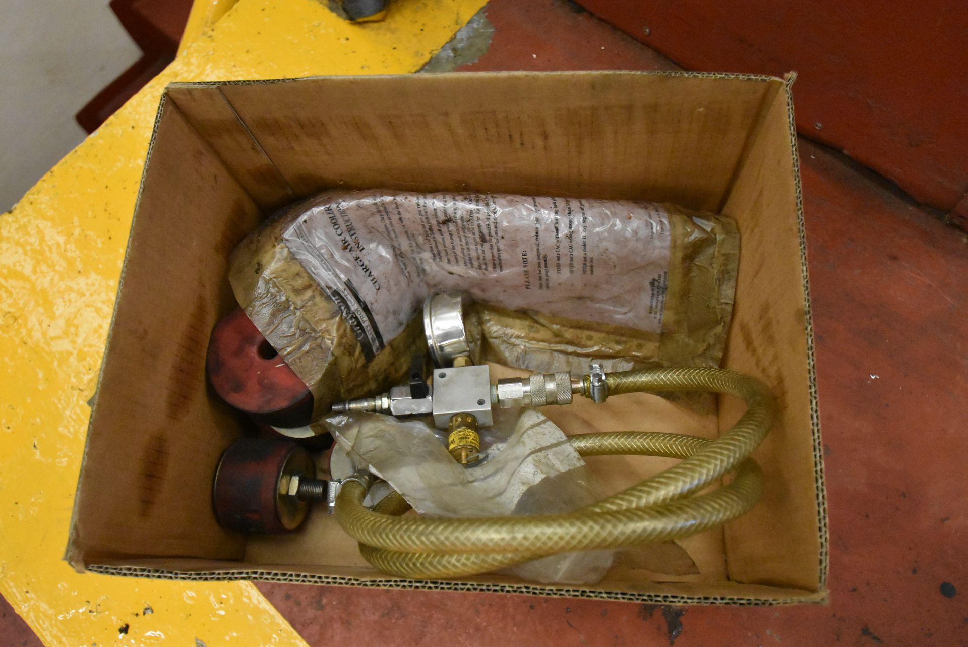 Oil Pressure Test Equipment, in cardboard box (Ple