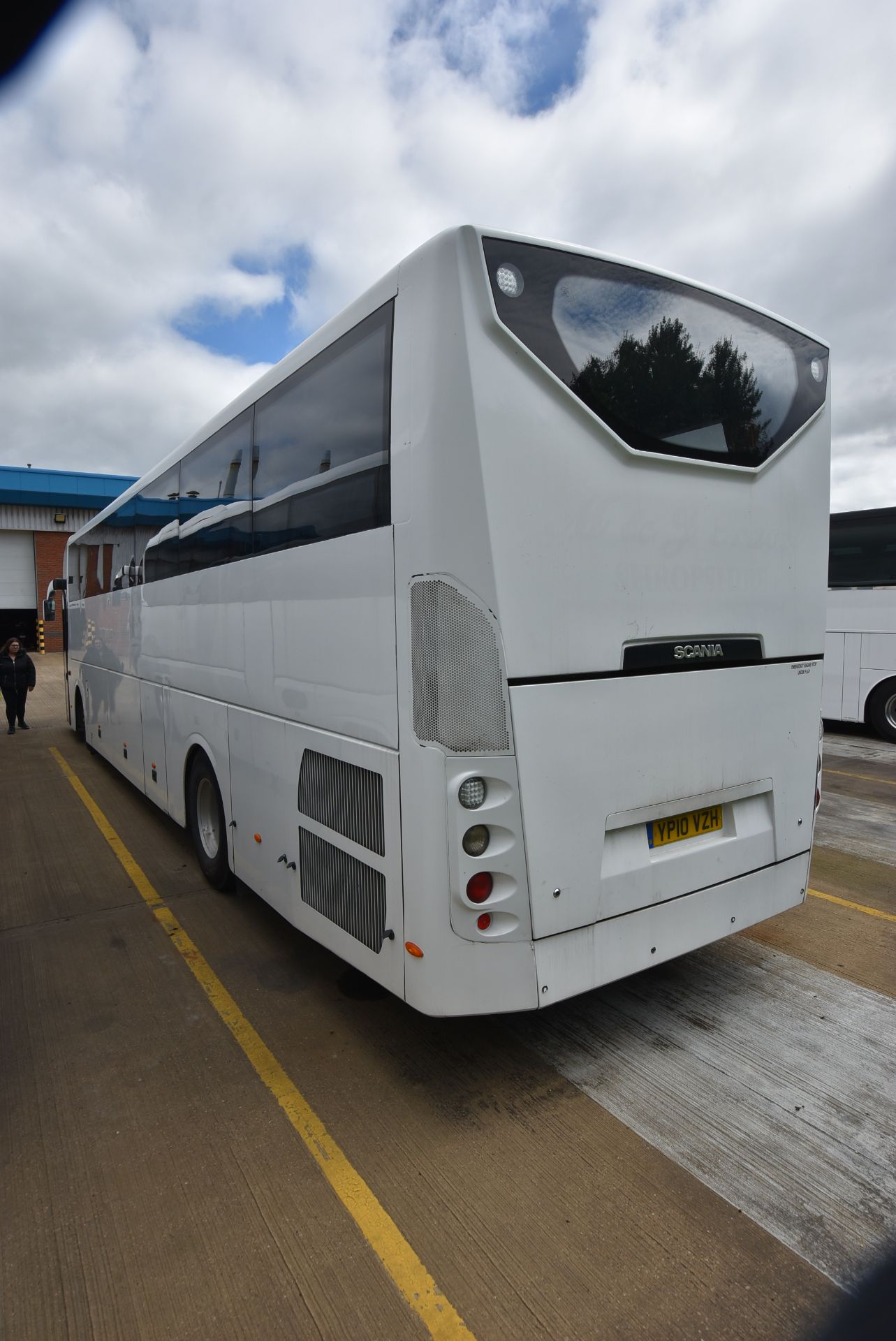 Scania K400 EB OMMI EXPRESS SALOON COACH, registra - Image 4 of 35