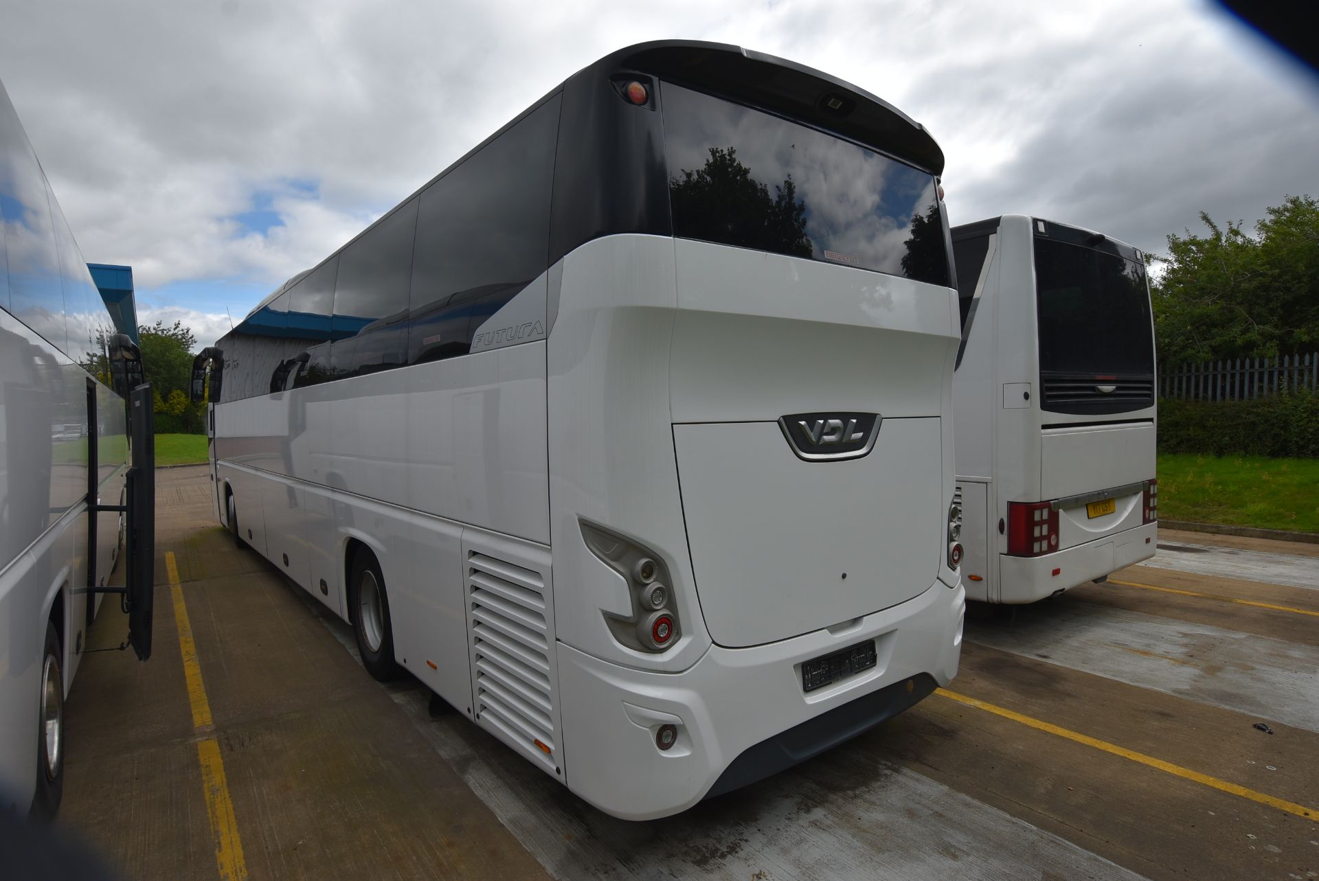 VDL FUTURA 2 FHD 129.365PR 12.9m 53 SEAT SALOON CO - Image 7 of 31