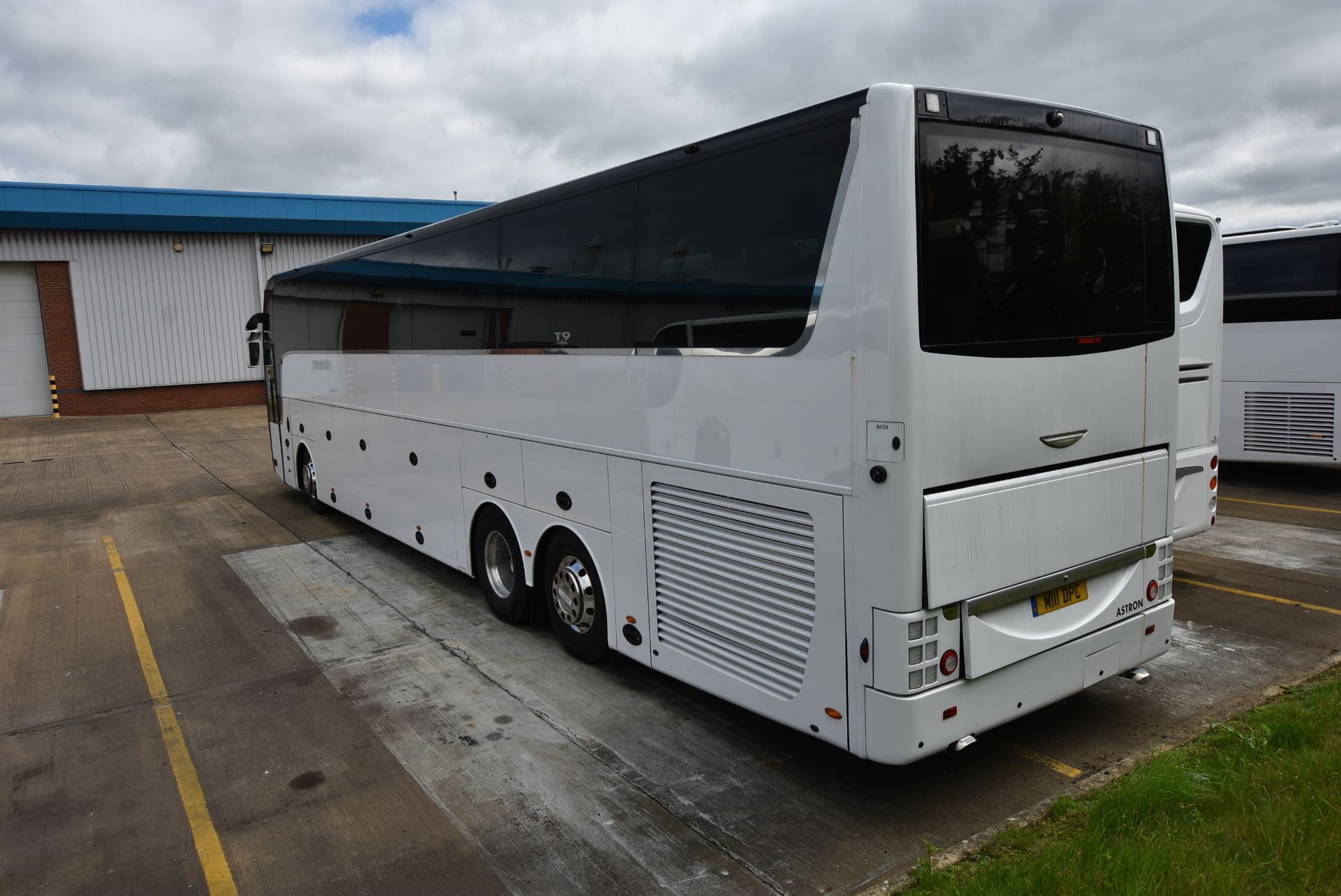 Van Hool T917 ASTRON 14.04m SALOON COACH, registra - Image 4 of 31