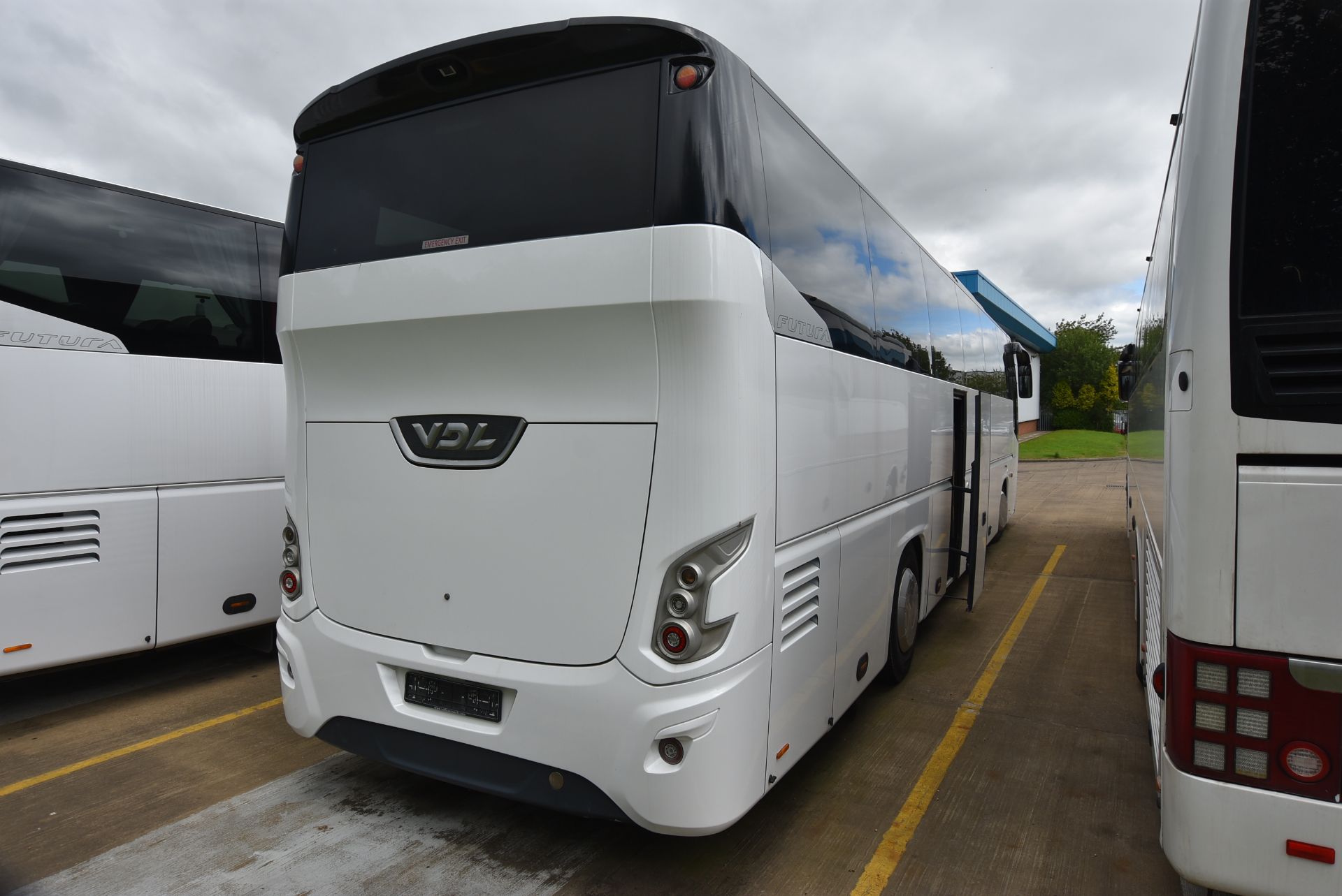 VDL FUTURA 2 FHD 129.365PR 12.9m 53 SEAT SALOON CO - Image 8 of 31