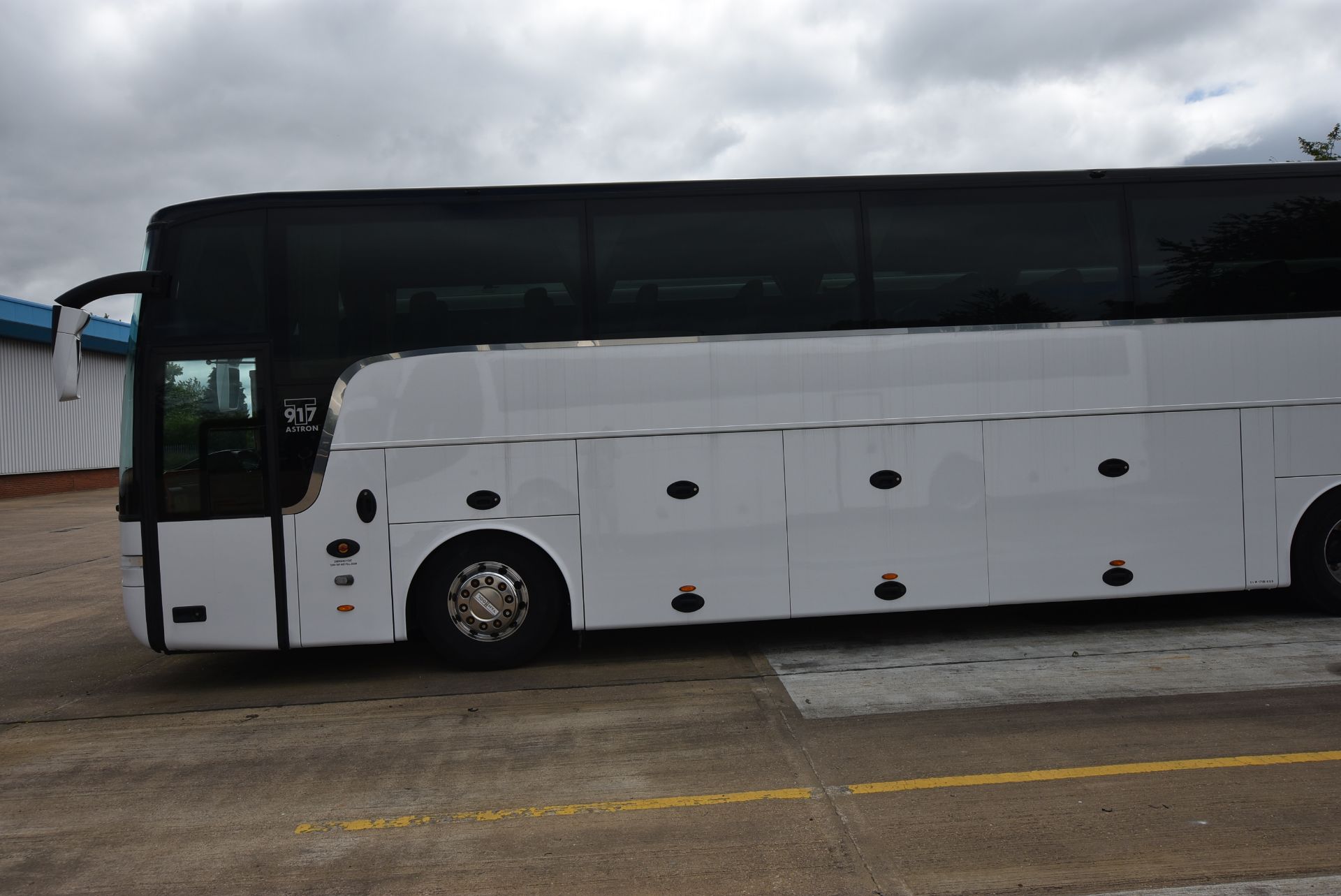 Van Hool T917 ASTRON 14.04m SALOON COACH, registra - Image 2 of 31