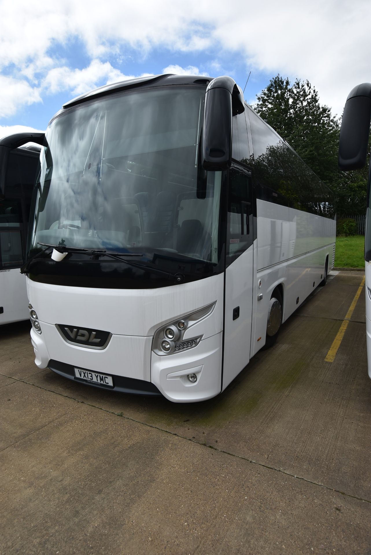 VDL FUTURA 2 FHD 129.365PR 12.9m 53 SEAT SALOON CO - Image 2 of 31