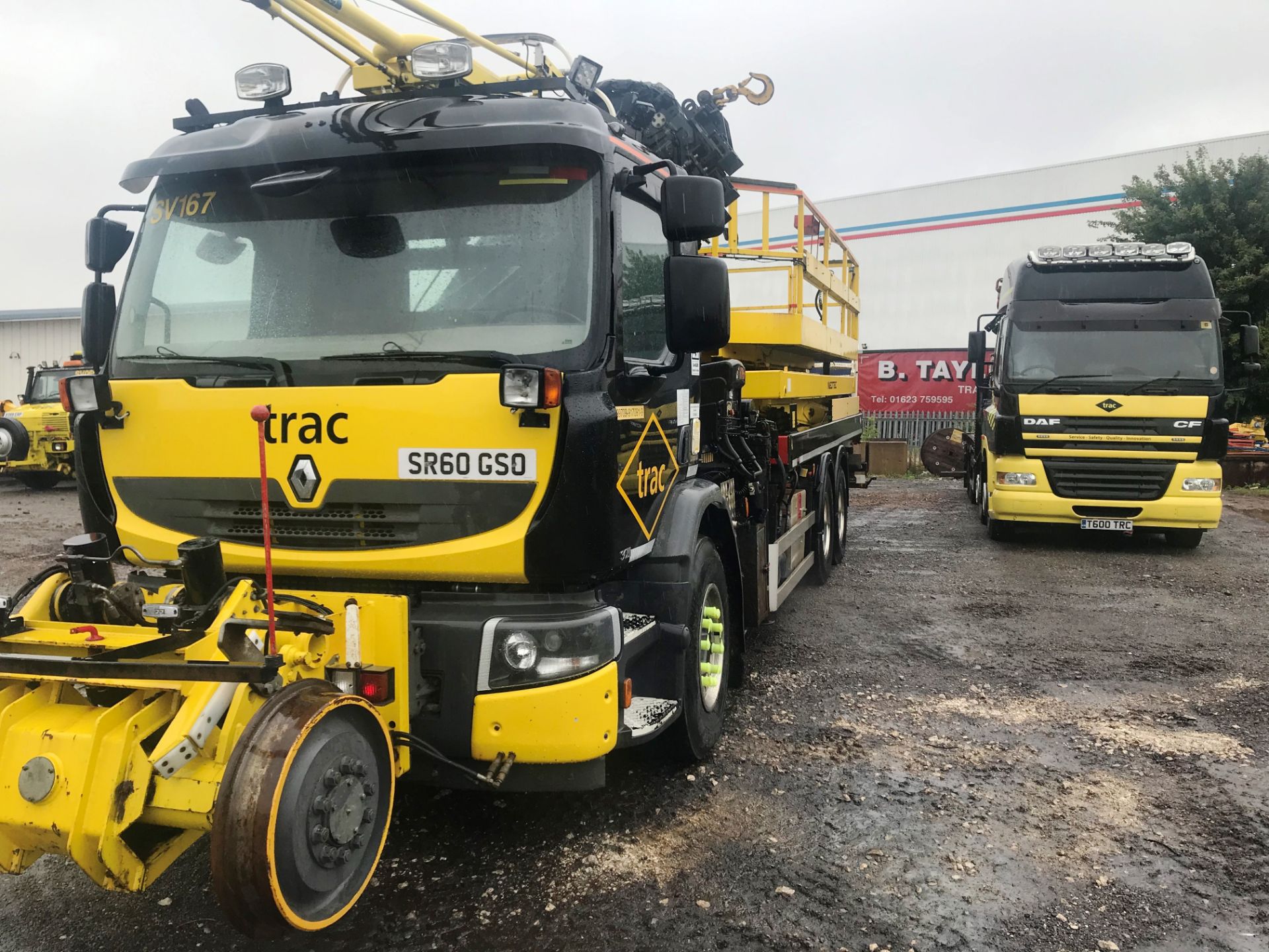 Renault PREMIUM LANDER 430.26 ROAD RAIL LHD 6x4 FLAT TRUCK FITTED CRANE & GAMMA MEWP, registration - Image 9 of 32