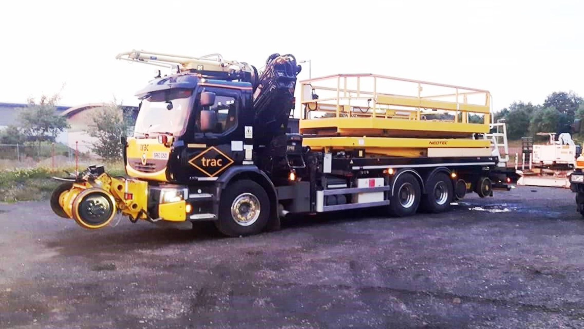 Renault PREMIUM LANDER 430.26 ROAD RAIL LHD 6x4 FLAT TRUCK FITTED CRANE & GAMMA MEWP, registration