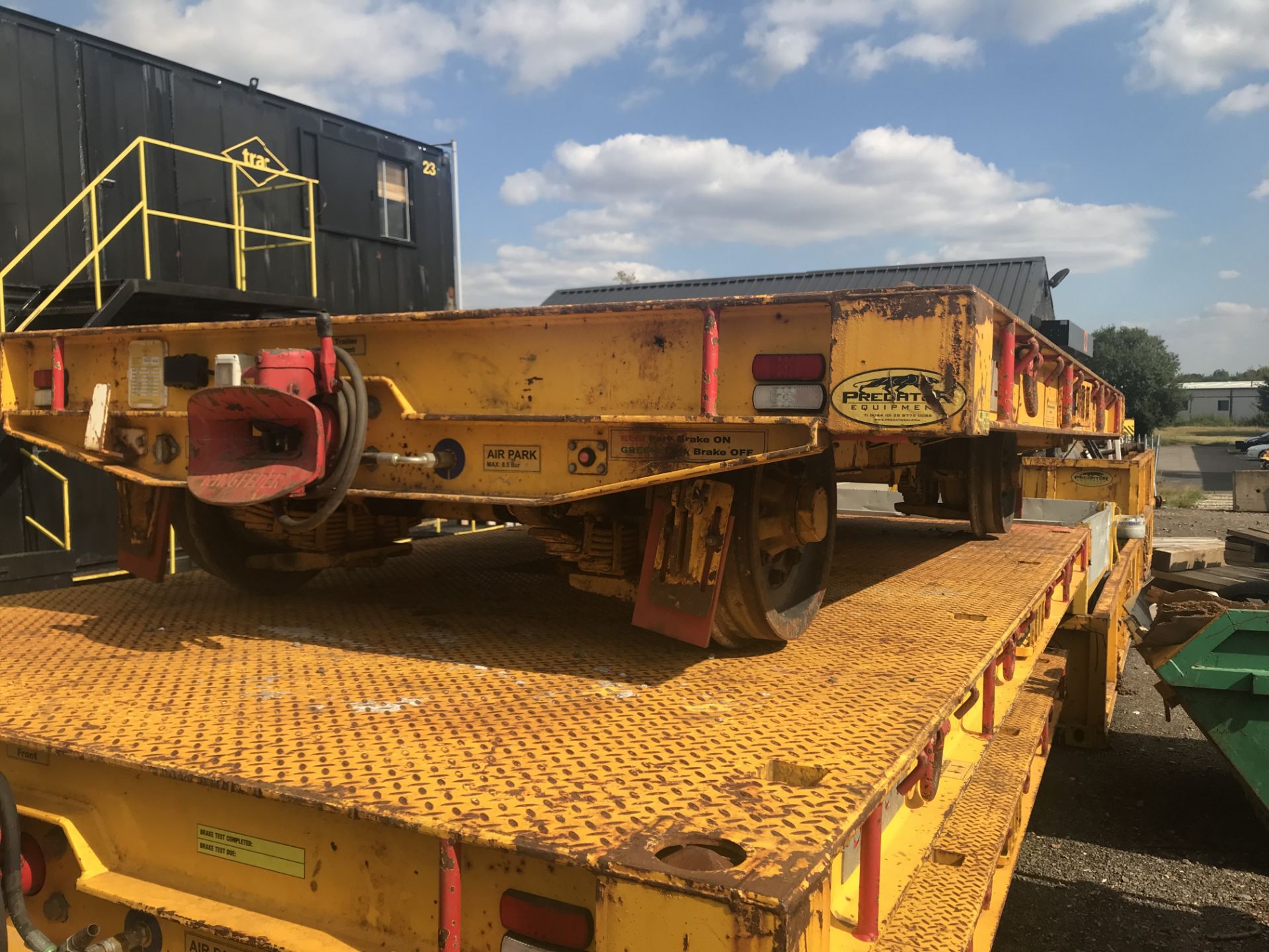 Predator 4M RAIL TRAILER, Air Brakes, (SV247), EAC expiry 05/02/23, with 4m ballast box, (please - Image 3 of 4