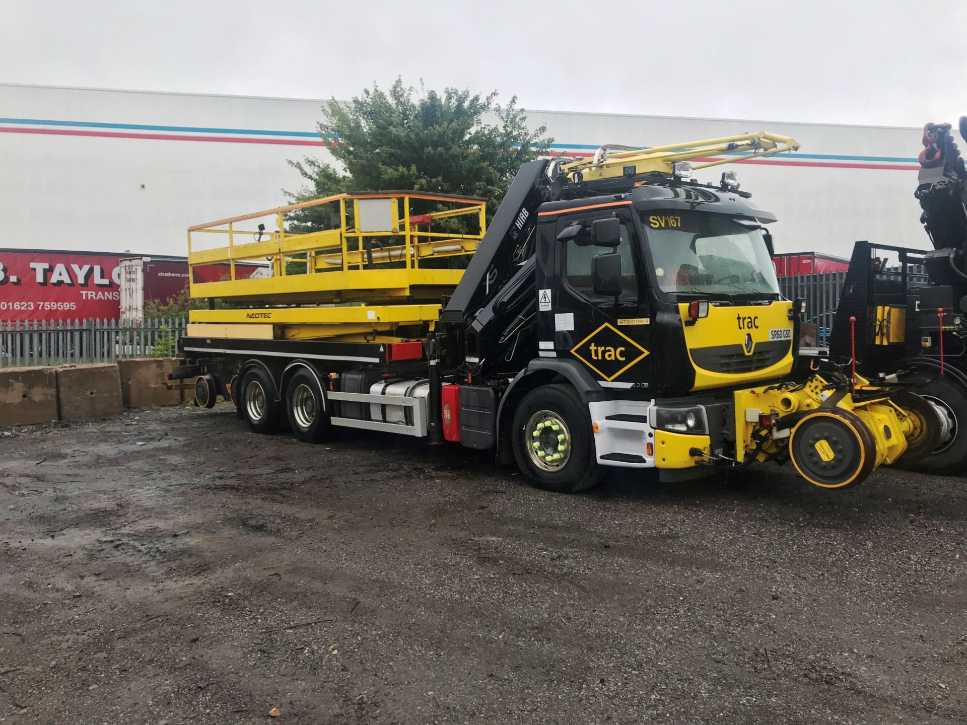 Renault PREMIUM LANDER 430.26 ROAD RAIL LHD 6x4 FLAT TRUCK FITTED CRANE & GAMMA MEWP, registration - Image 5 of 32