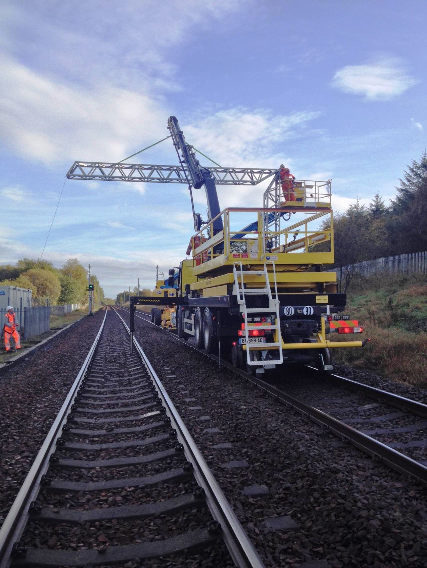 Renault PREMIUM LANDER 430.26 ROAD RAIL LHD 6x4 FLAT TRUCK FITTED CRANE & GAMMA MEWP, registration - Image 3 of 32