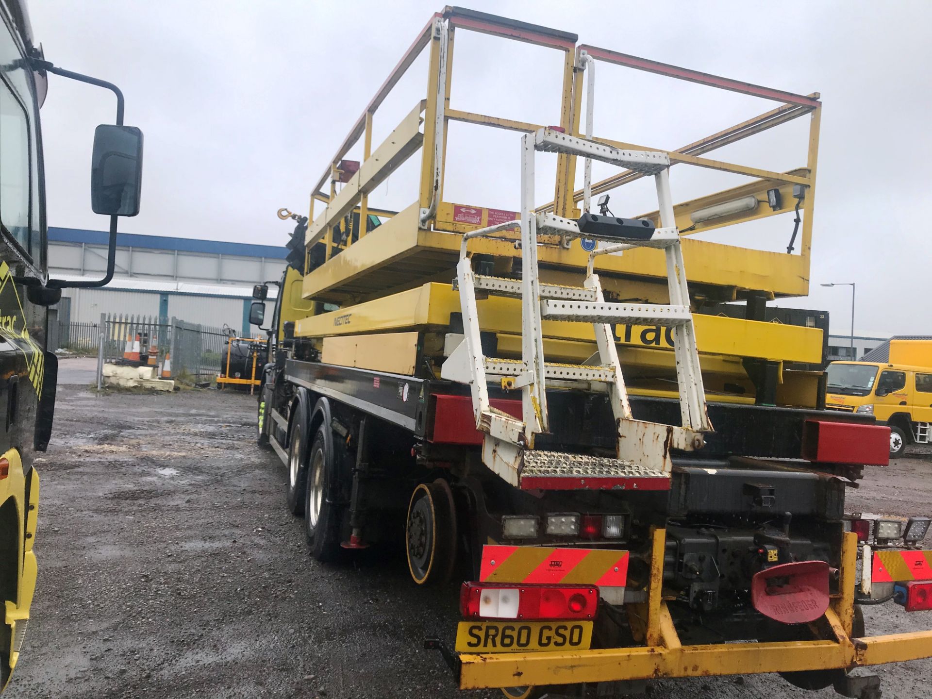 Renault PREMIUM LANDER 430.26 ROAD RAIL LHD 6x4 FLAT TRUCK FITTED CRANE & GAMMA MEWP, registration - Image 8 of 32