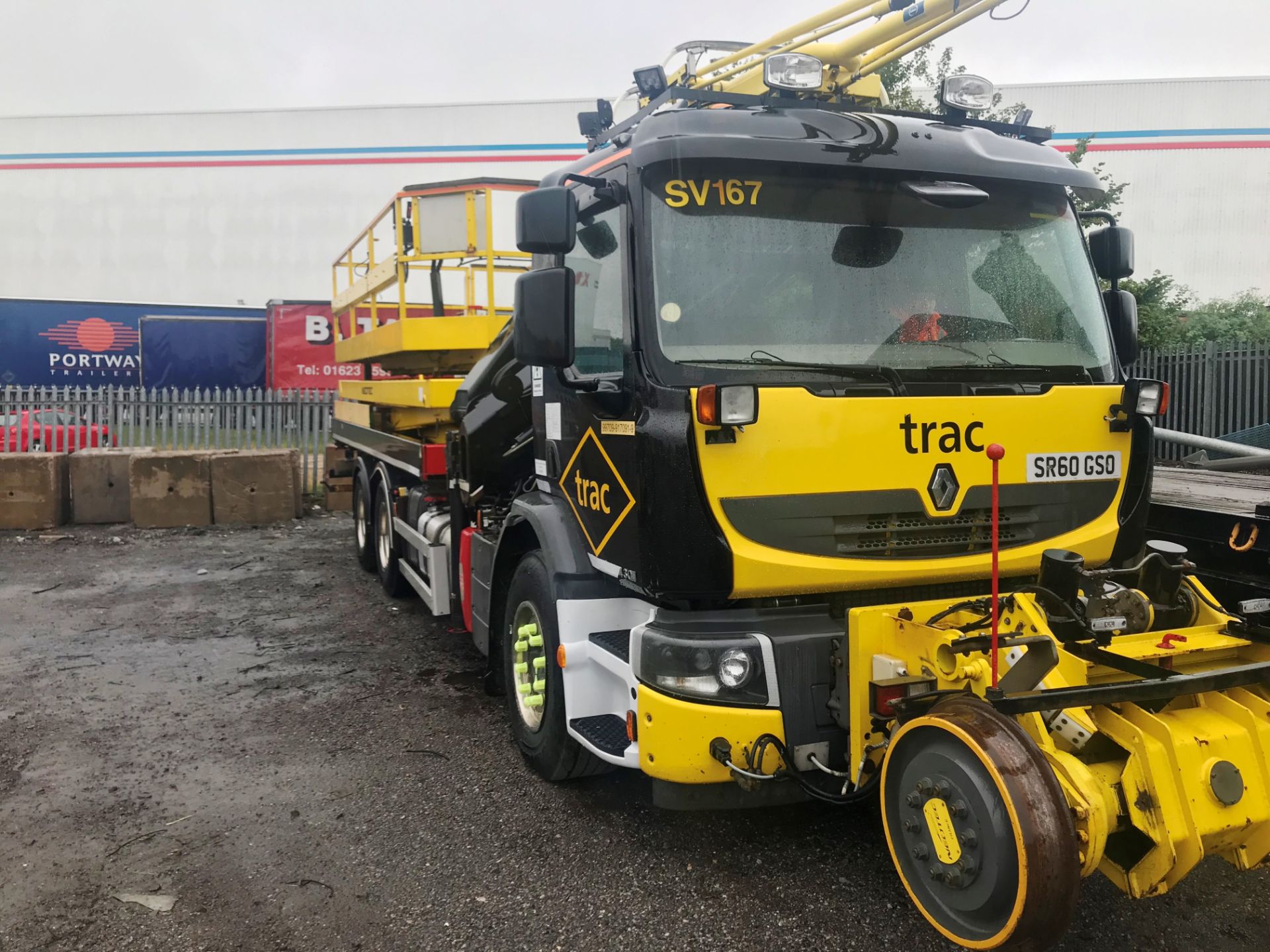 Renault PREMIUM LANDER 430.26 ROAD RAIL LHD 6x4 FLAT TRUCK FITTED CRANE & GAMMA MEWP, registration - Image 6 of 32