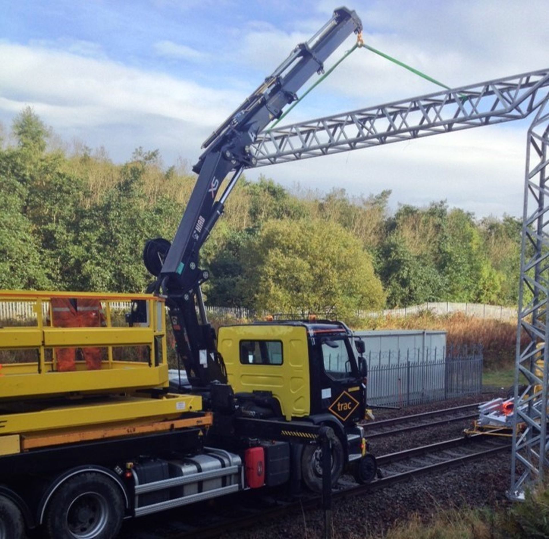 Renault PREMIUM LANDER 430.26 ROAD RAIL LHD 6x4 FLAT TRUCK FITTED CRANE & GAMMA MEWP, registration - Image 2 of 32