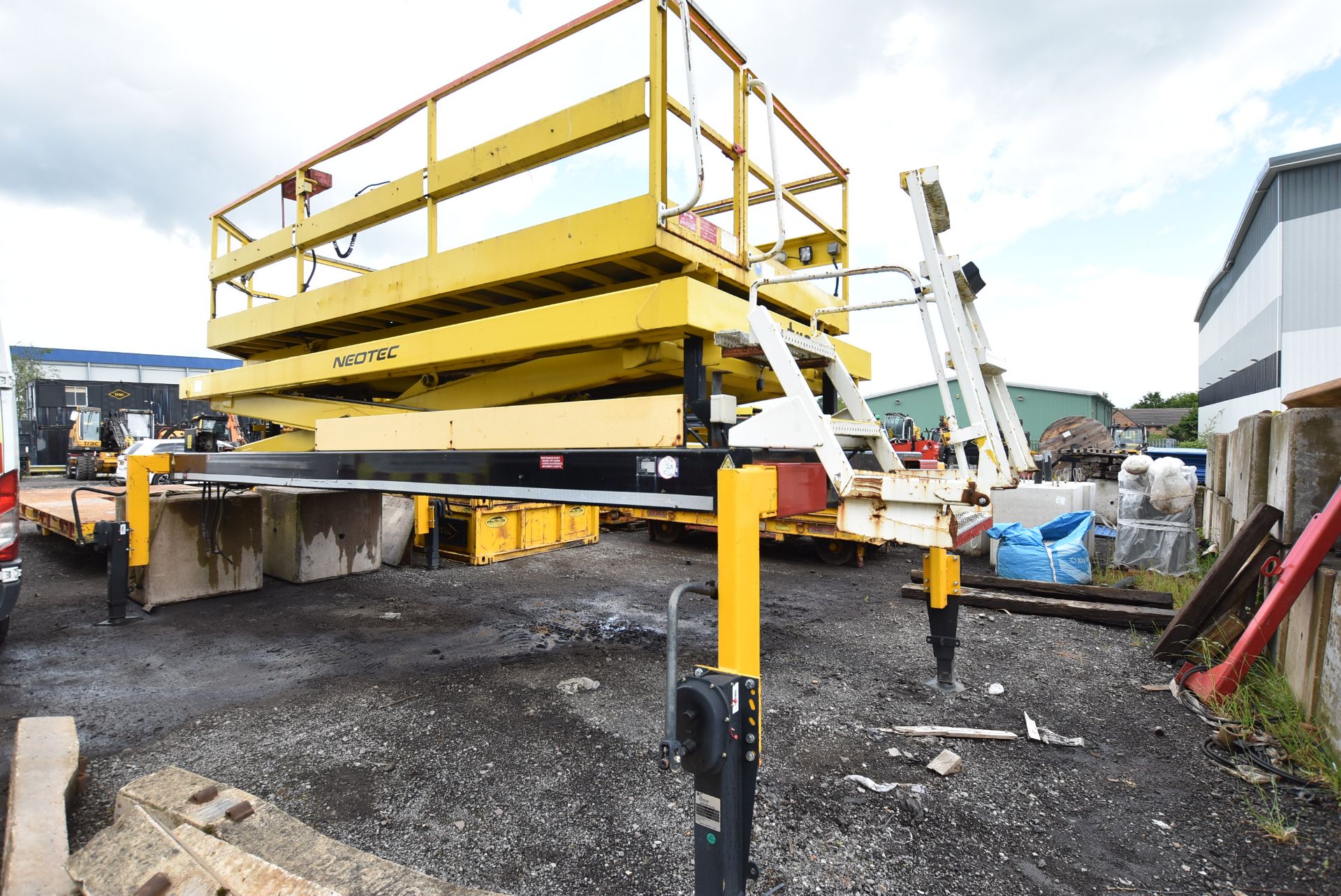 Renault PREMIUM LANDER 430.26 ROAD RAIL LHD 6x4 FLAT TRUCK FITTED CRANE & GAMMA MEWP, registration - Image 11 of 32