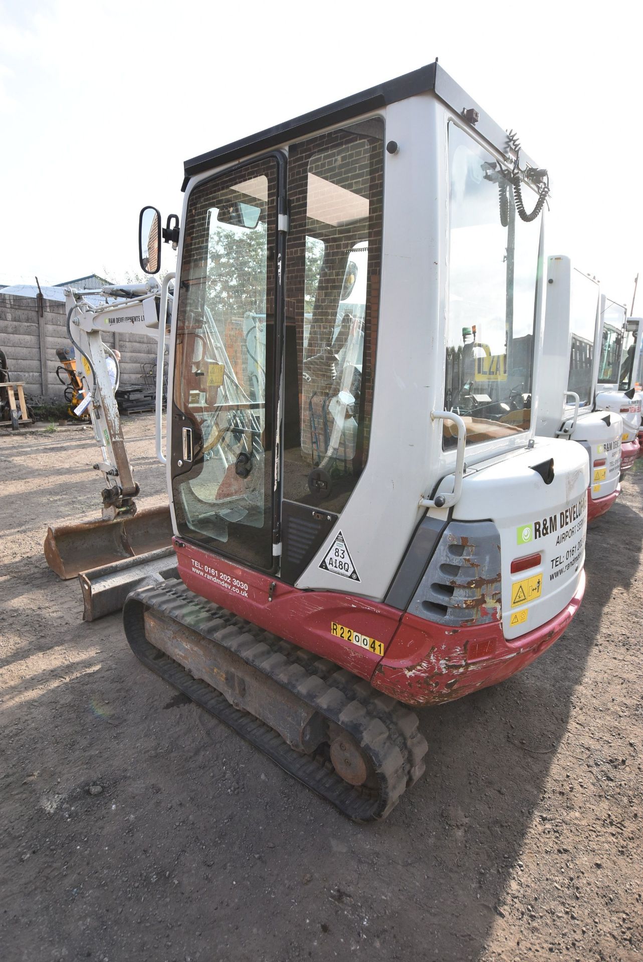 Takeuchi 2B228 3T TRACKED EXCAVATOR, serial no. 122803240, year of manufacture 2014, 17.8kW engine - Image 4 of 8