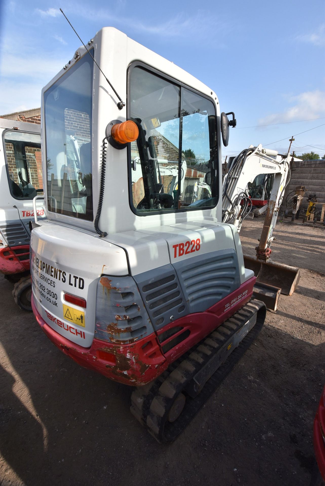 Takeuchi TB228 3T TRACKED EXCAVATOR, serial no. 122803241, year of manufacture 2014, 17.8kW engine - Image 3 of 8