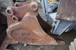Eaco 730mm Bucket, for 80mm pins (no pins) (lot located at 55 Clifton Street, Miles Platting,