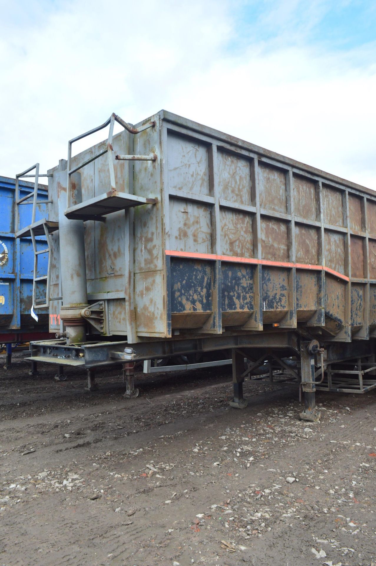 Swan TRI AXLE STEP FRAME TIPPING SEMI TRAILER, year of manufacture 2008, 38000kg gross weight (lot - Image 5 of 8