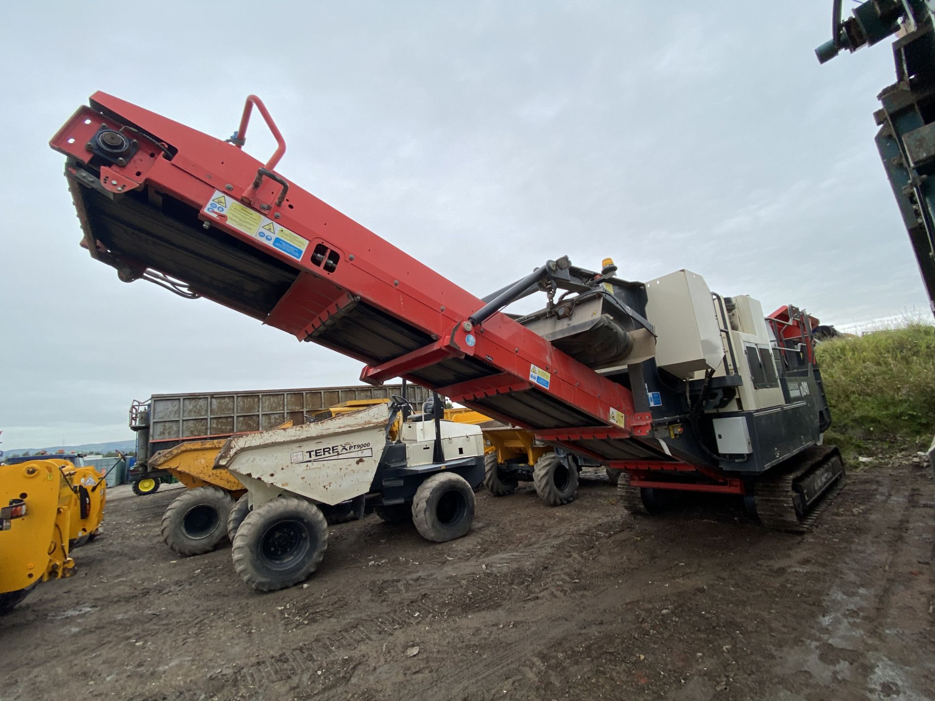 Sandvik QJ241 TRACKED JAW CRUSHER, serial no. A17QJ241007, year of manufacture 2017, indicated hours