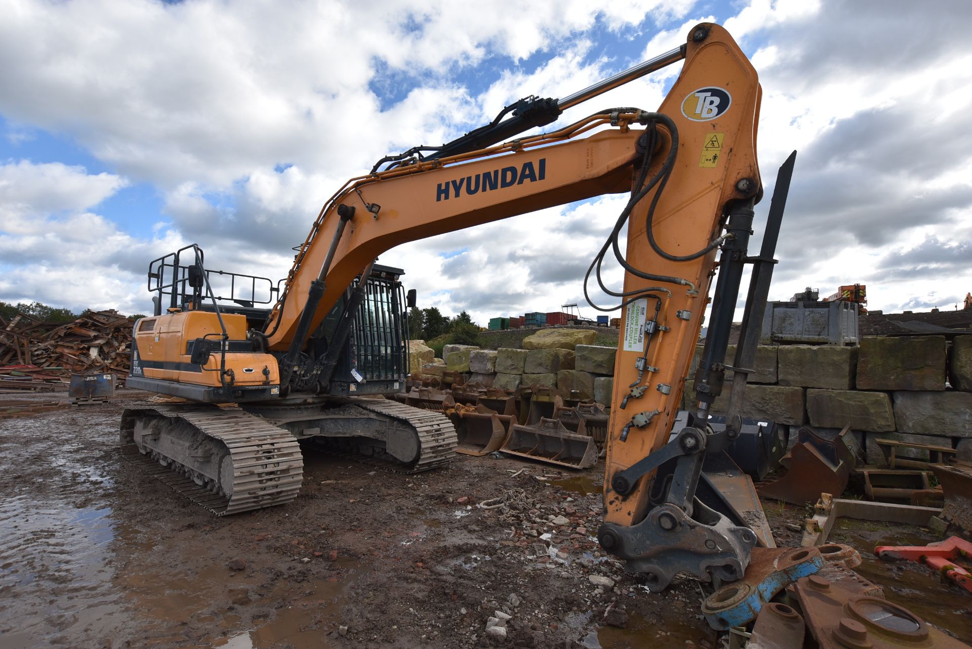 Hyundai HX220L TRACKED EXCAVATOR, serial no. 993, year of manufacture 2018, indicated hours 1885 (at