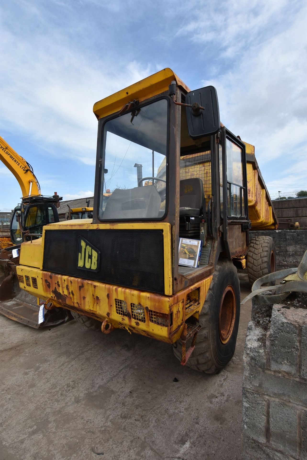 JCB 712 ARTICULATED DUMP TRUCK, serial no. 810293S, 01188 indicated hours (at time of listing) ( - Image 2 of 11