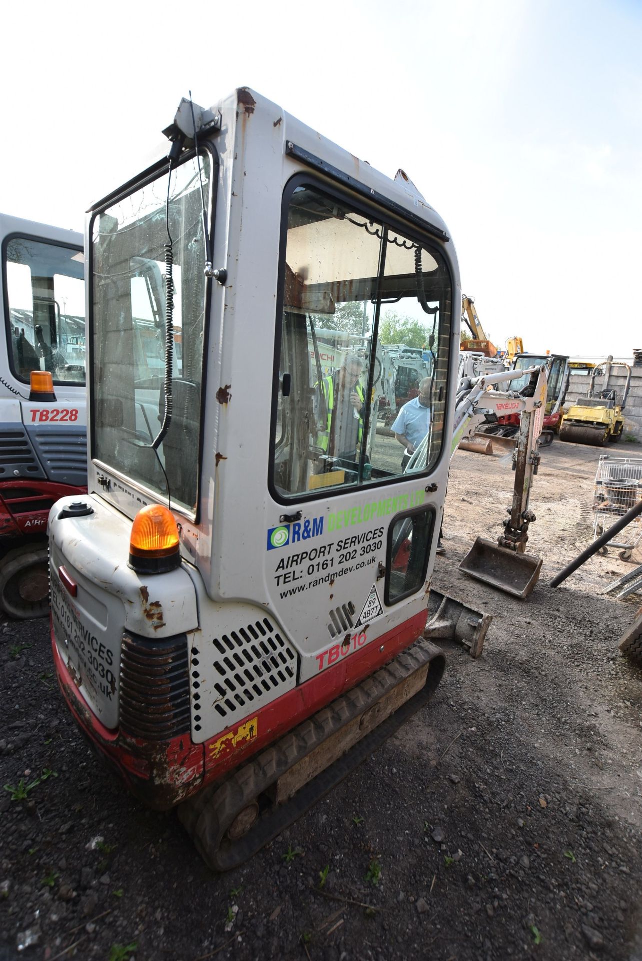 Takeuchi TB016 1.5T TRACKED EXCAVATOR, serial no. 11620753, year of manufacture 2010, indicated - Image 3 of 9