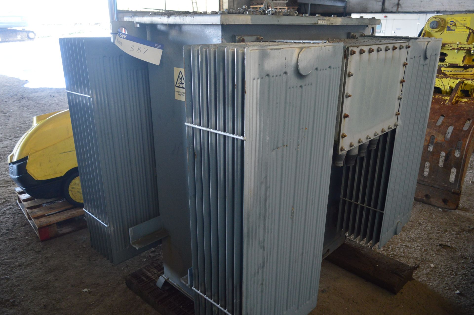 ABB 1L-IE990079 1000kVA Transformer, serial no. GM21911/3, 50hZ, 3,900kg total weight (lot located