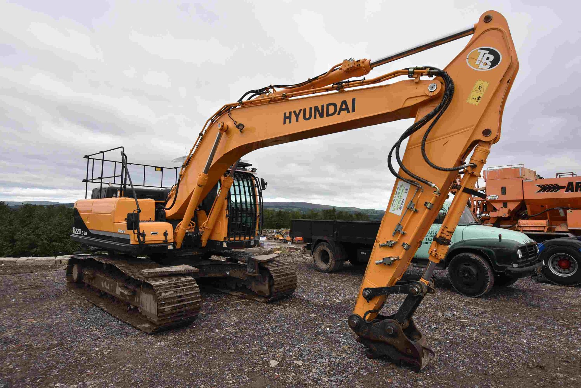 Hyundai R220LC-9A 22T TRACKED EXCAVATOR, serial no. 757, year of manufacture 2016, indicated hours - Image 2 of 7