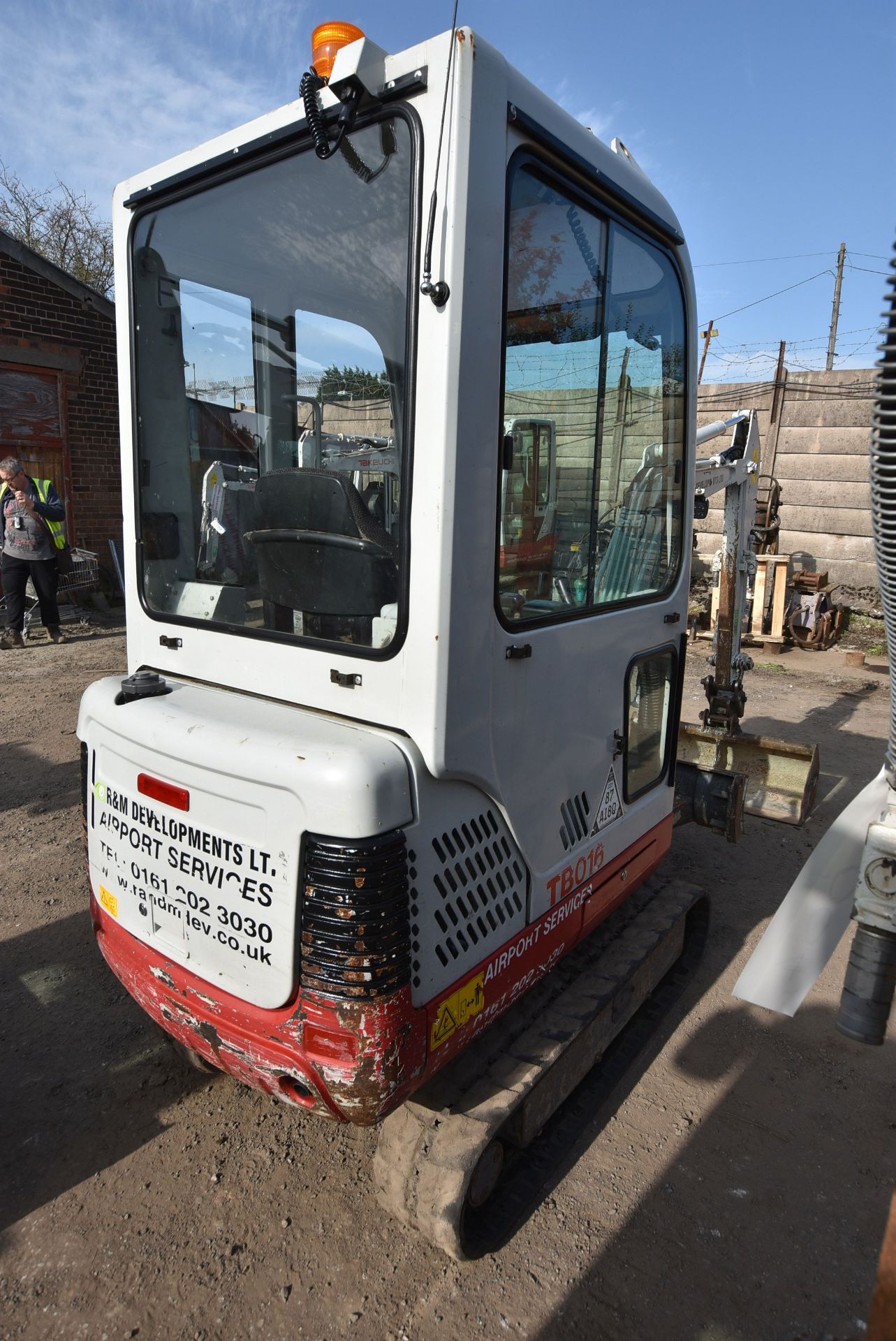 Takeuchi TB016 1.5T TRACKED EXCAVATOR, serial no. 116116442, year of manufacture 2014, indicated - Image 3 of 7