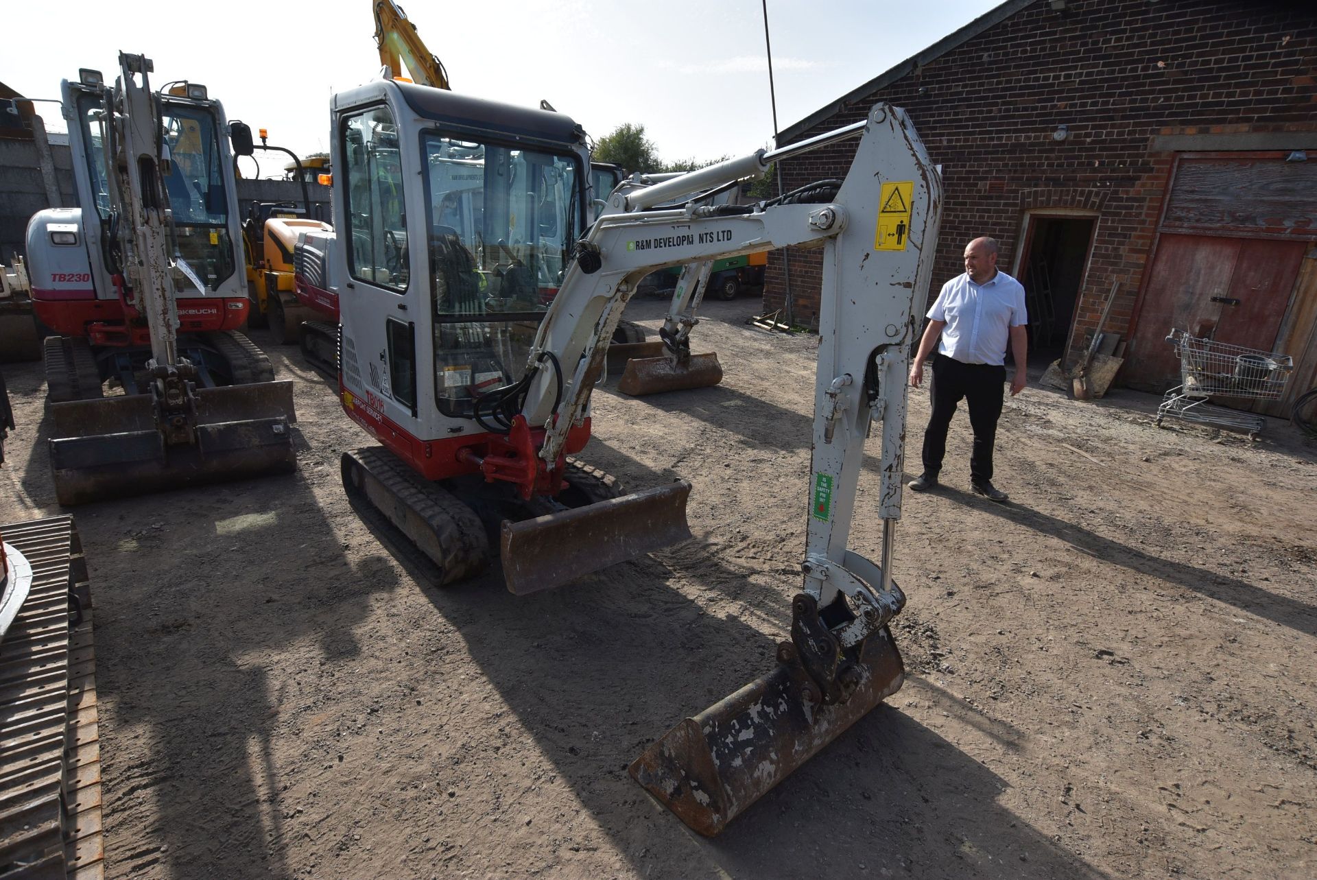 Takeuchi TB016 1.5T TRACKED EXCAVATOR, serial no. 116116442, year of manufacture 2014, indicated - Image 2 of 7