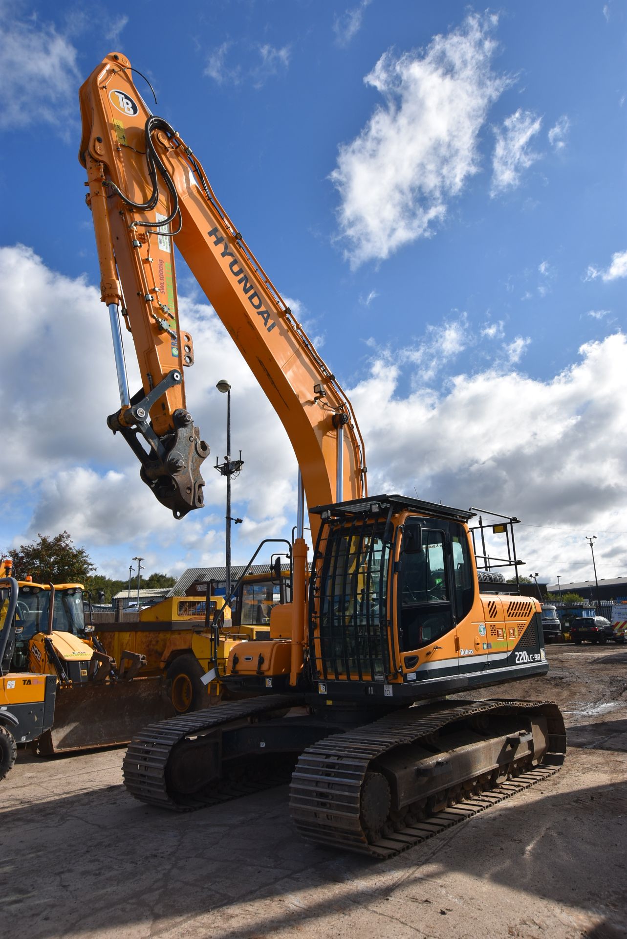 Hyundai R220 20T TRACKED EXCAVATOR , serial no. HHKHZ610JG0000758, year of manufacture 2017, approx. - Image 2 of 8