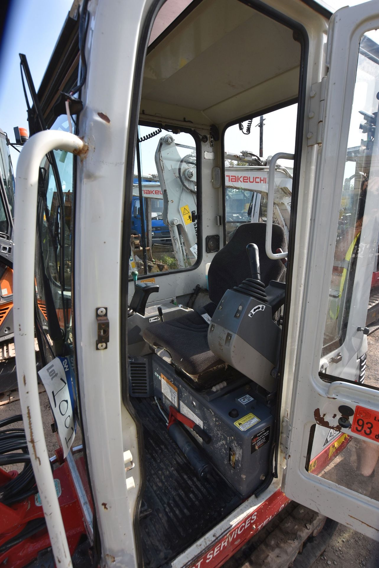Takeuchi TB016 1.5T TRACKED EXCAVATOR, serial no. 116116442, year of manufacture 2014, indicated - Image 5 of 7