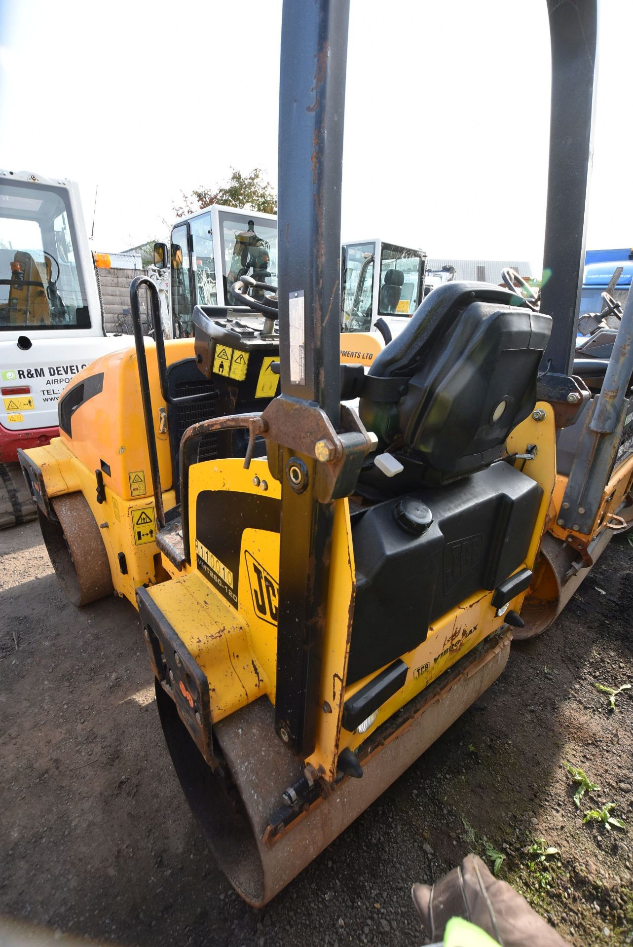 JCB VMT260-120 VIBROMAX VIBRATORY ROLLER, serial no. 1701216, year of manufacture 2008, 2700kg - Image 4 of 5
