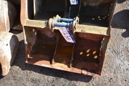31in Ditching Bucket, 35mm pins (lot located at 55 Clifton Street, Miles Platting, Manchester M40