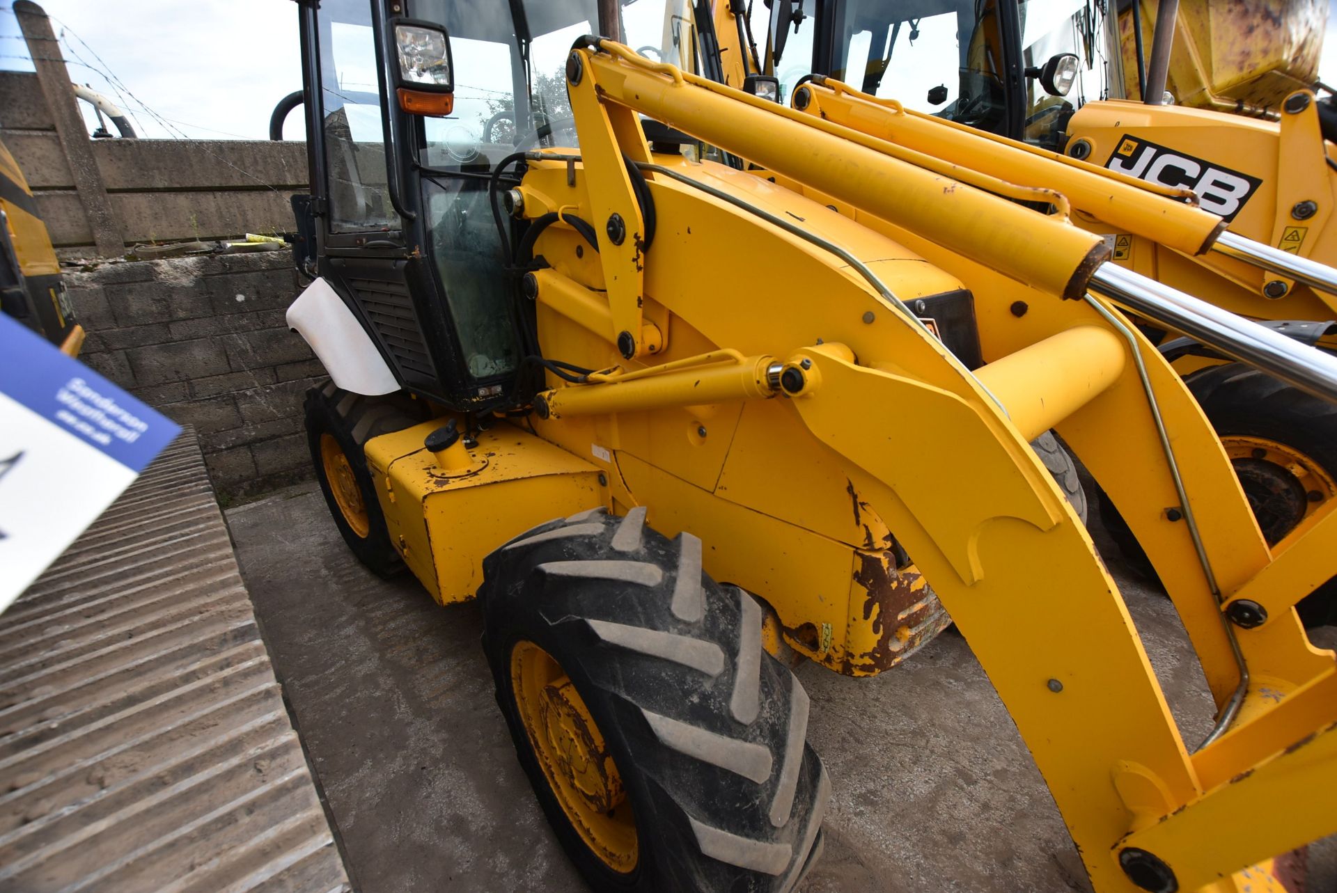 JCB 2CX LOADER, PIN JCB2CXAMV70979811, registration no. BU56 RYD, date first registered 01/02/07, - Image 5 of 11