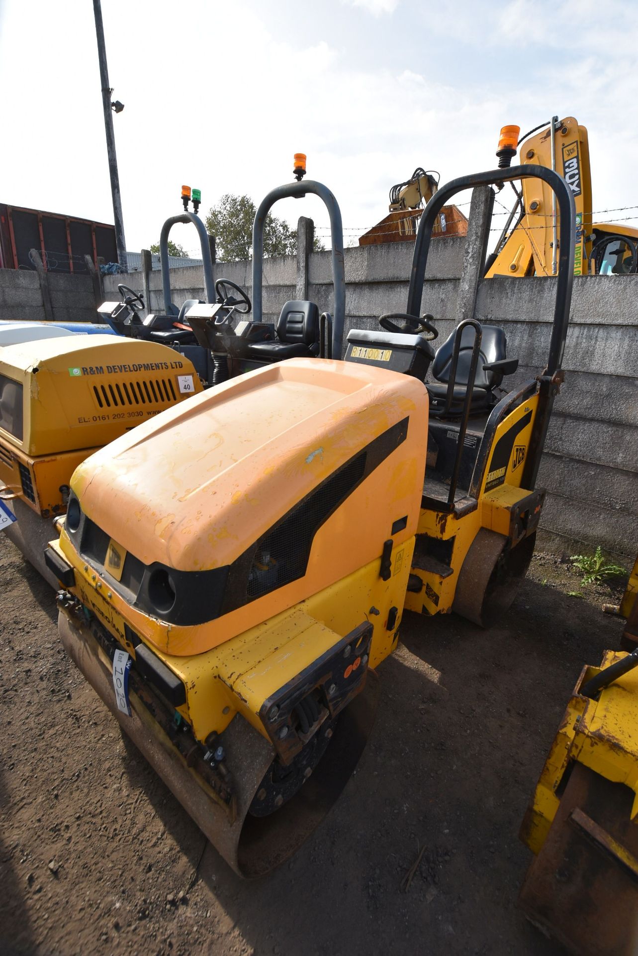 JCB VMT260-120 VIBROMAX VIBRATORY ROLLER, serial no. 1701216, year of manufacture 2008, 2700kg - Image 2 of 5