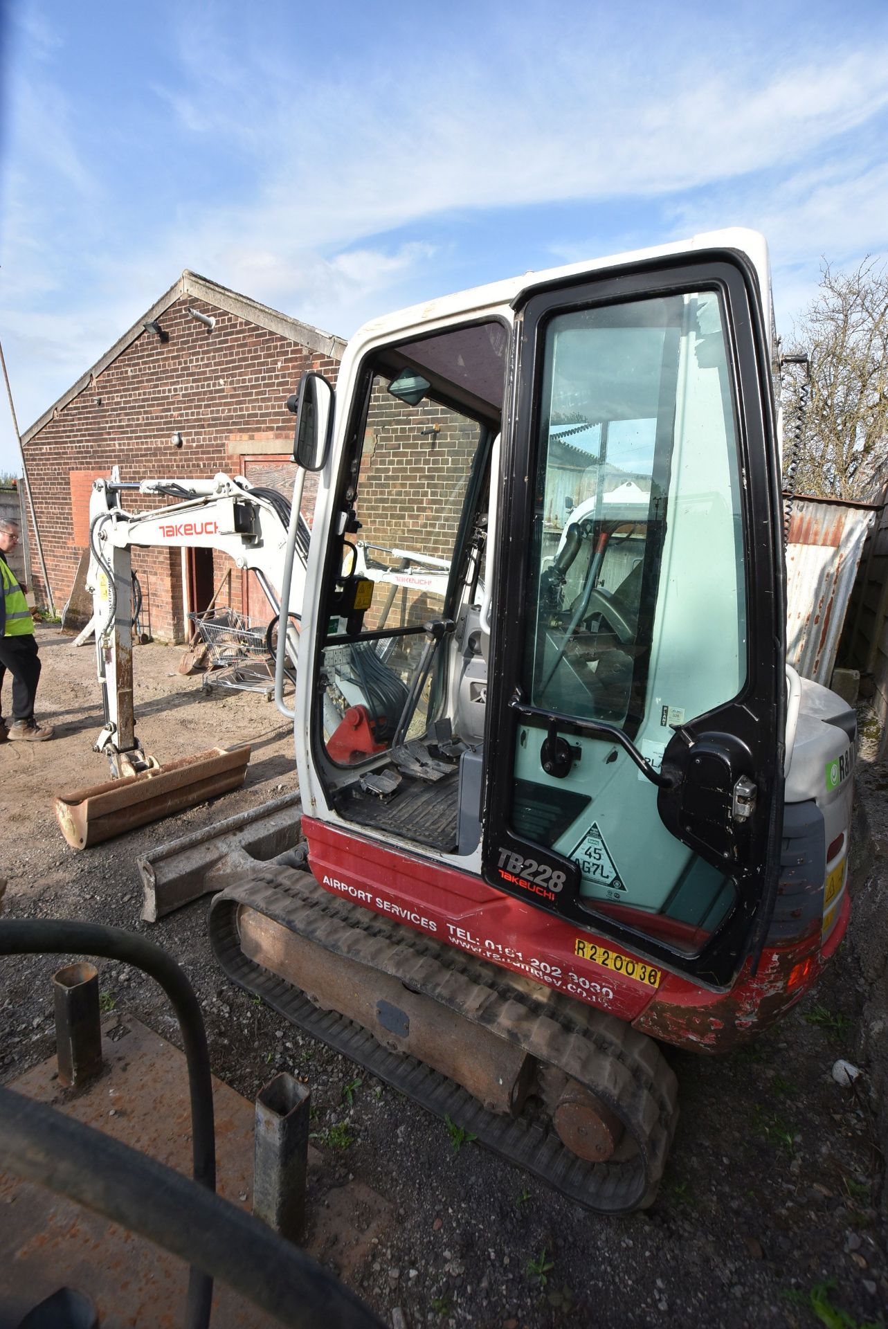 Takeuchi TB228 3T TRACKED EXCAVATOR, serial no. 122802571, year of manufacture 2013, 81kW engine, - Image 4 of 8