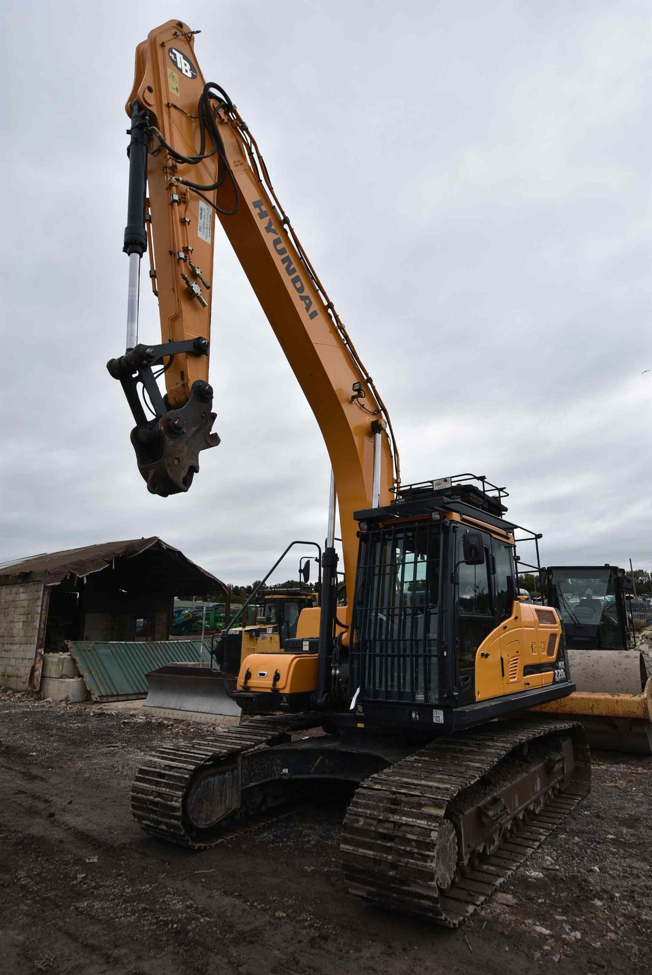 Hyundai HX220L 22T TRACKED EXCAVATOR, VIN HHKHK6016J0000735, year of manufacture 2018, indicated - Image 2 of 7